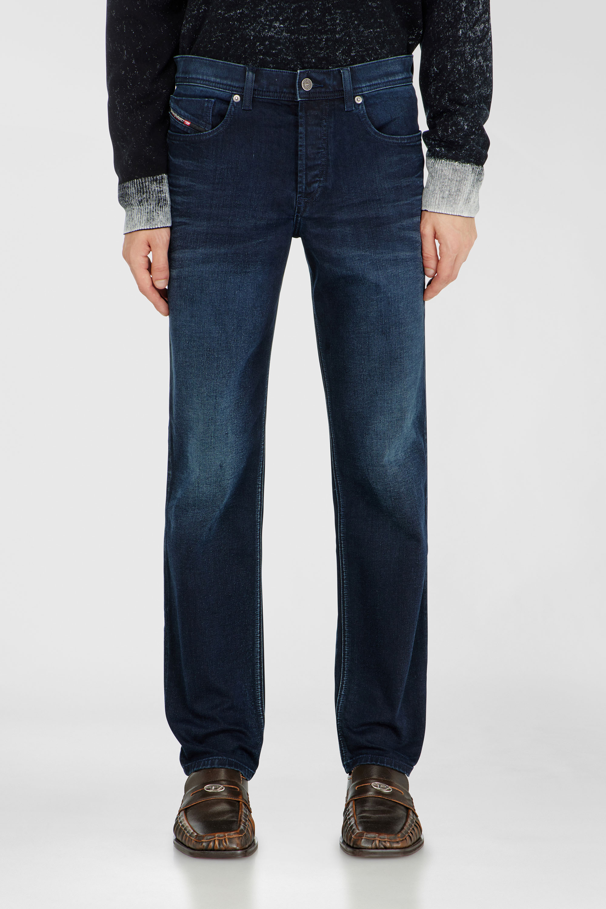Diesel - Regular Jeans 2023 D-Finitive 0BMBX Uomo, Blu Scuro - Image 1