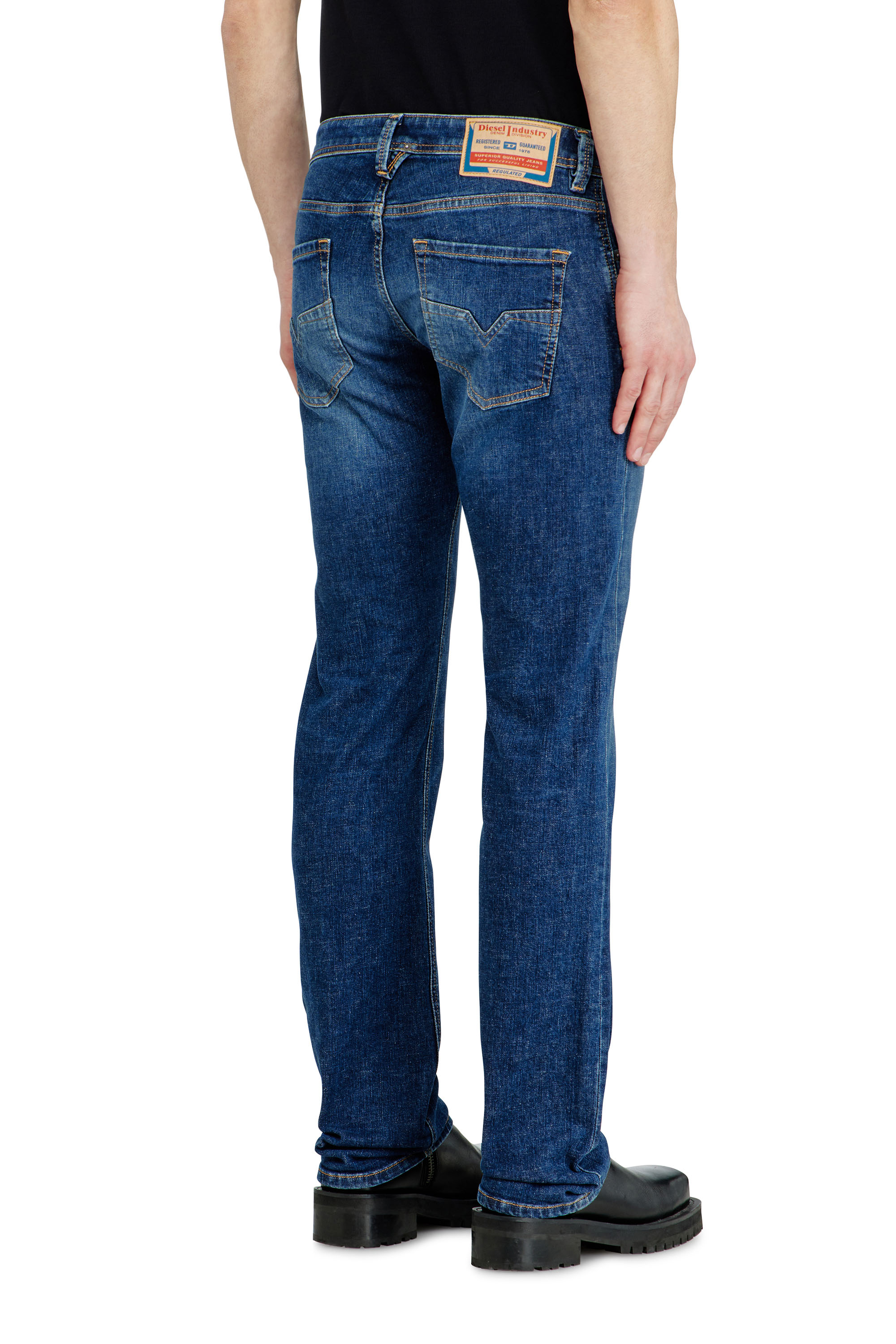 Diesel - Regular Jeans 1985 Larkee 09J47 Uomo, Blu Scuro - Image 5