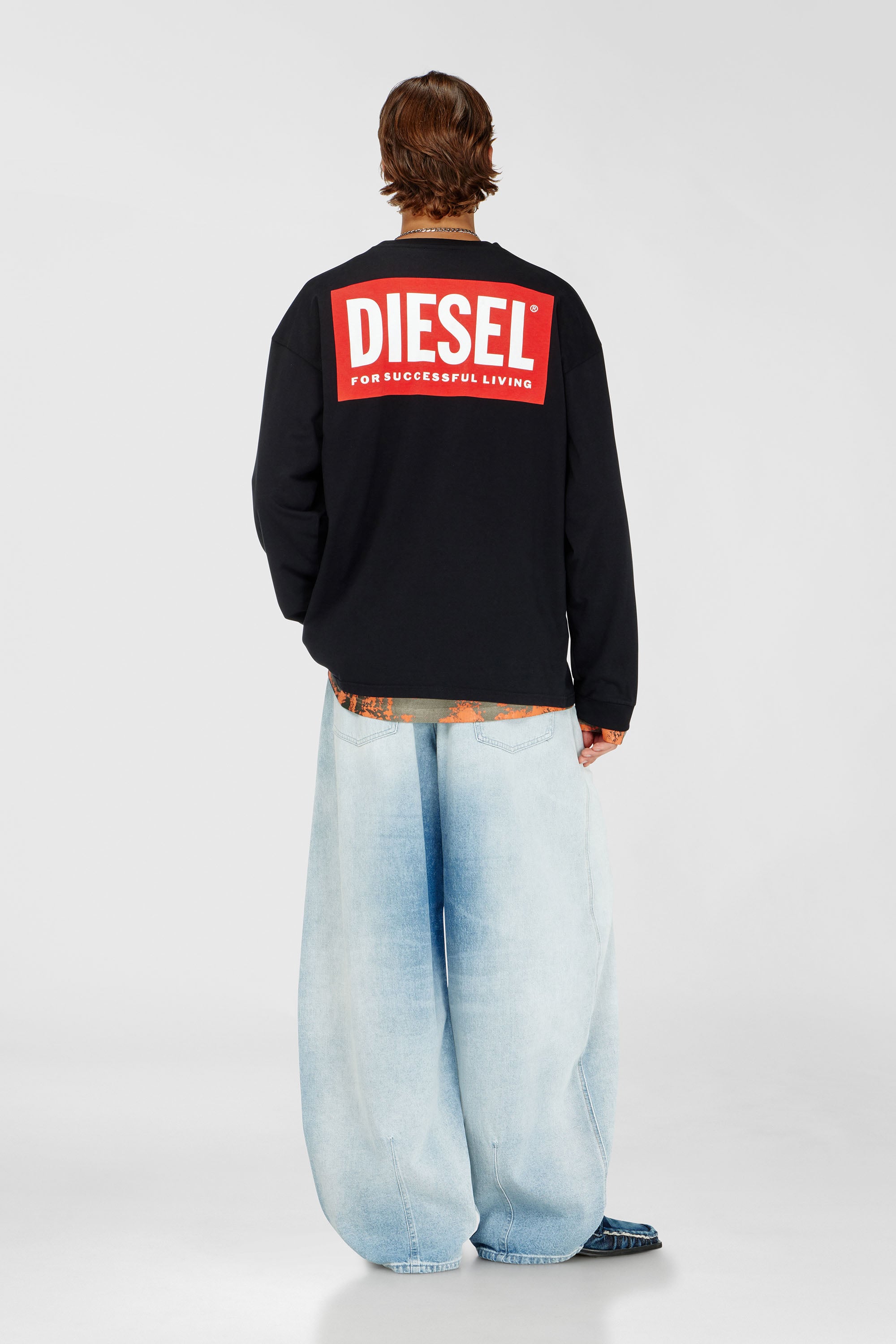 Diesel - T-BOXT-LS-BISK, T-shirt a maniche lunghe relaxed con logo Biscotto Uomo in Nero - 2