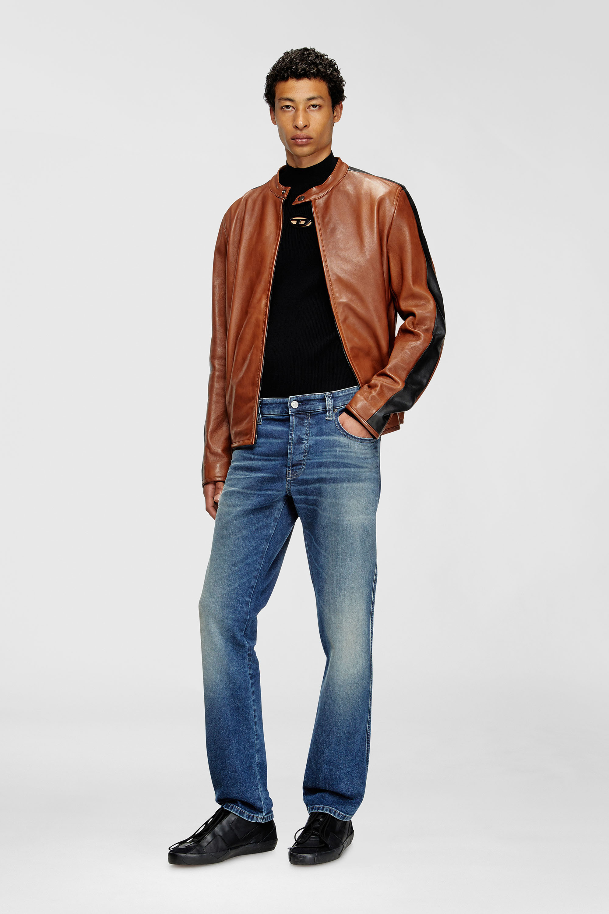 Diesel - S-SLANTE-D LOW, S-Slante-D-Baskets en daim et cuir avec logo D Homme in Noir - 2