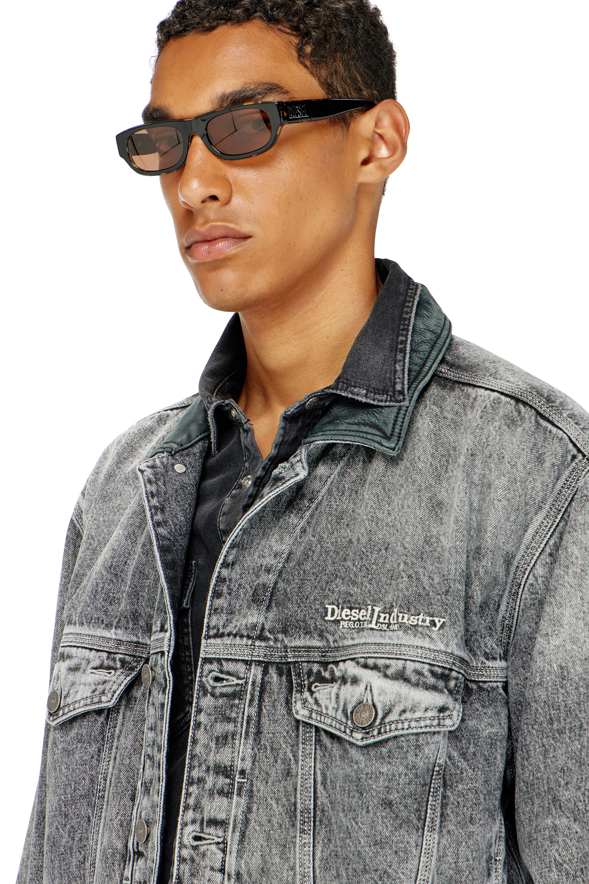 Diesel - D-DENVER-S, Veste en jean trucker avec garnitures en cuir ton sur ton Mixte in Gris - 5