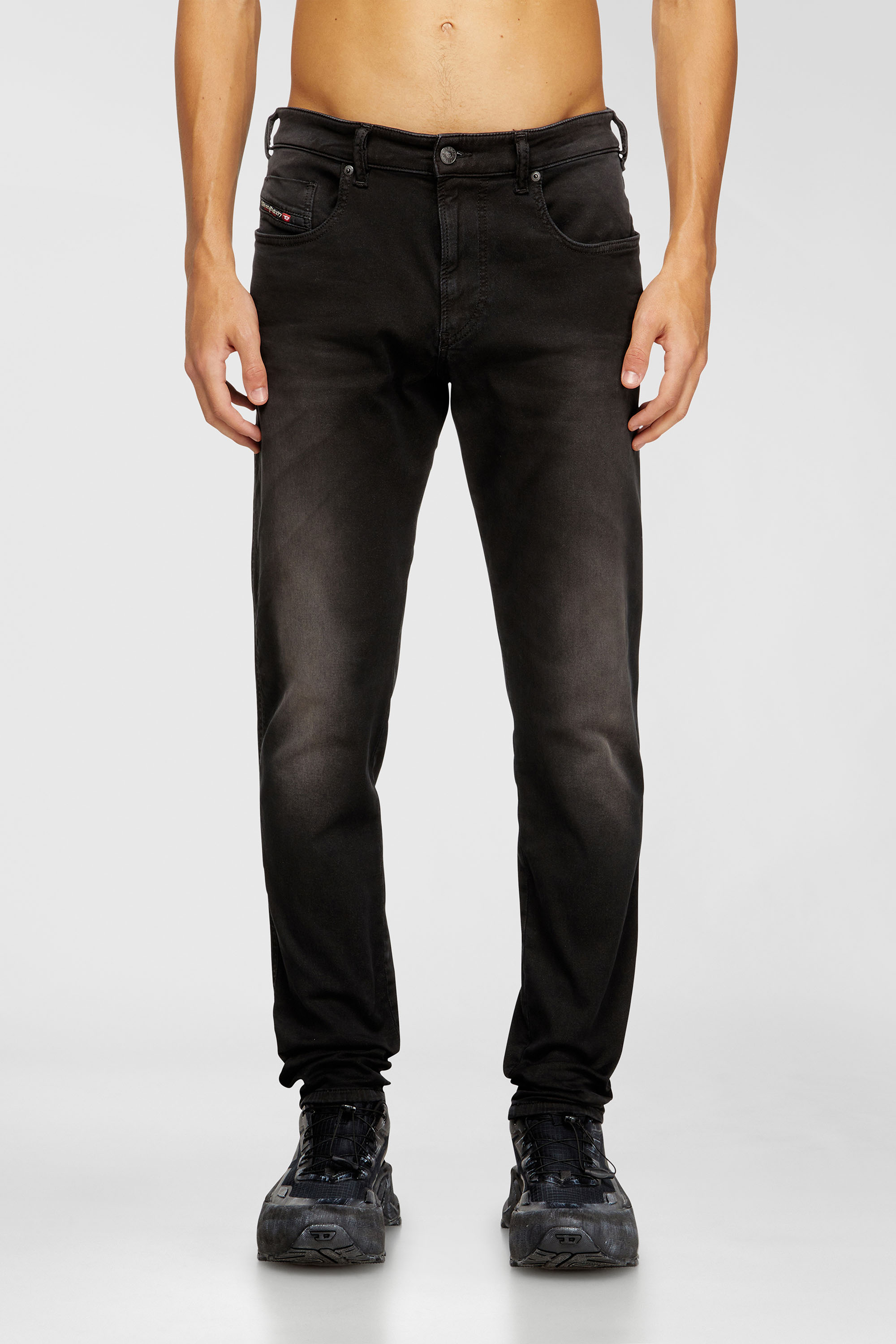 Diesel - Herren Slim 2062 D-Strukt Joggjeans&reg; 0670M, Schwarz/Dunkelgrau - 1