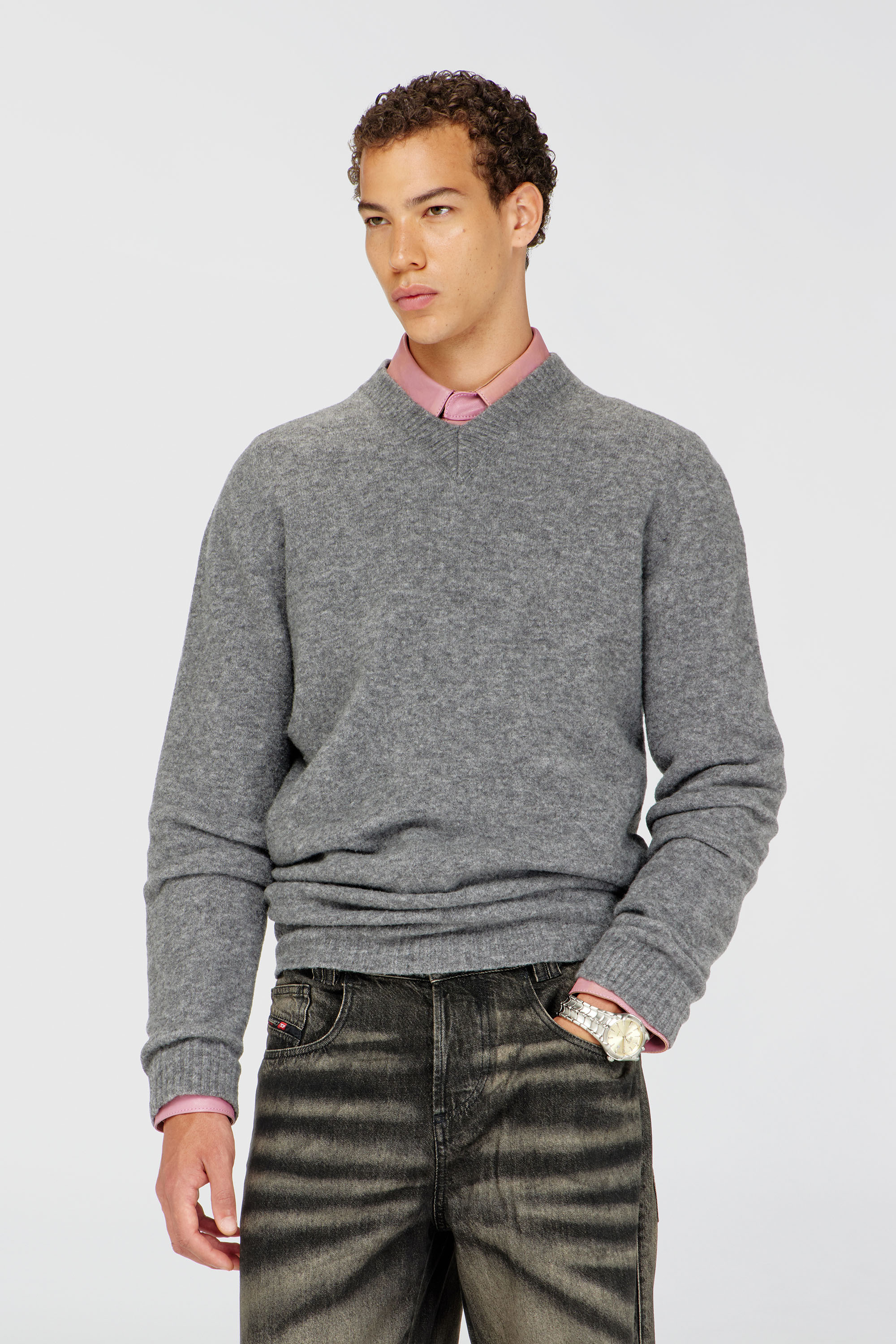 Diesel - K-ANDIE, Maglia con scollo a V in maglia cotta effetto stropicciato Uomo in Grigio - 3
