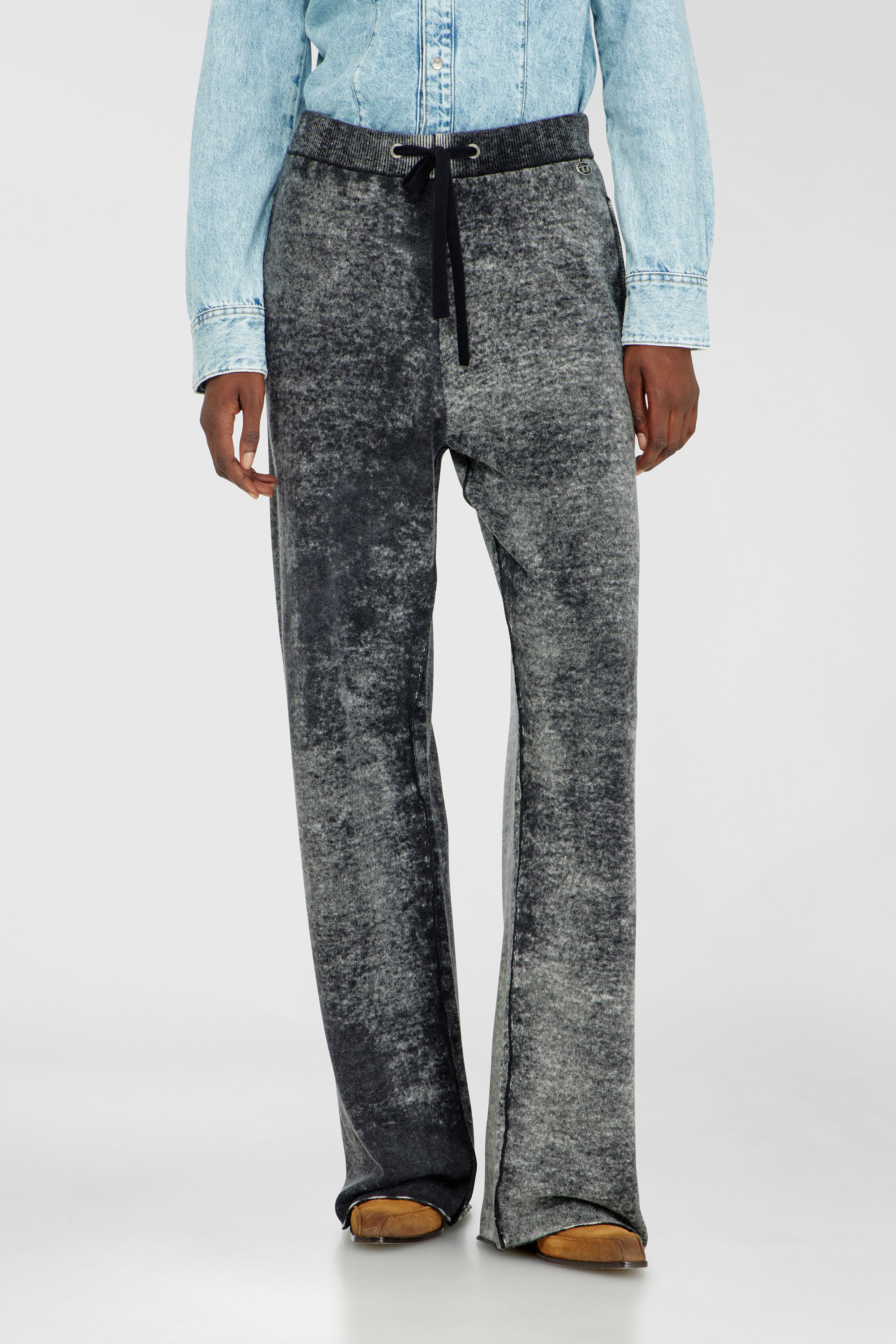 Diesel - M-HONORINE, Pantalon de surv&ecirc;tement en laine tricot&eacute;e &agrave; motif invers&eacute; Femme in Gris - 2