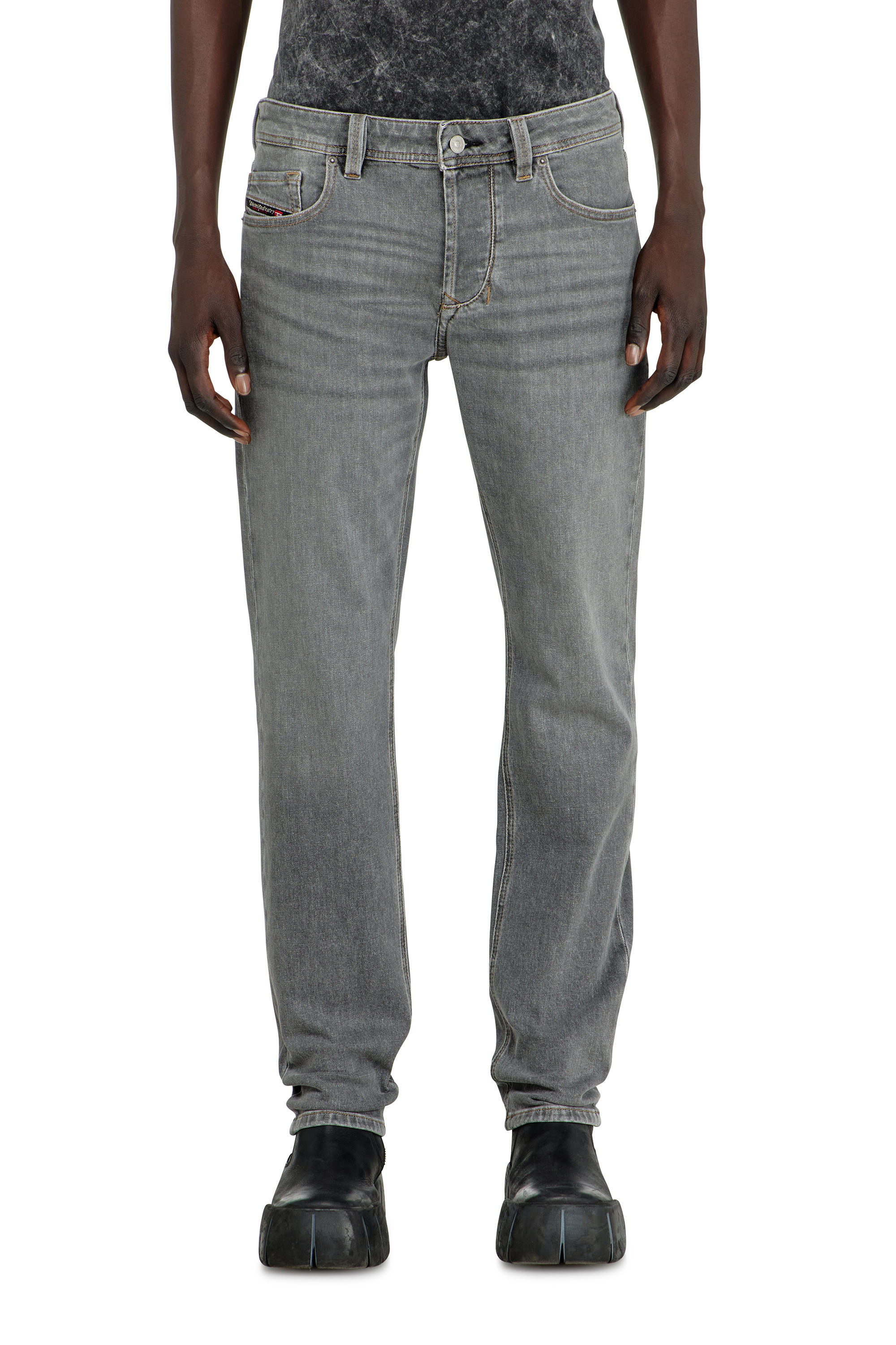 Diesel - Regular Jeans 1986 Larkee-Beex 0KBBI Uomo, Grigio - Image 4