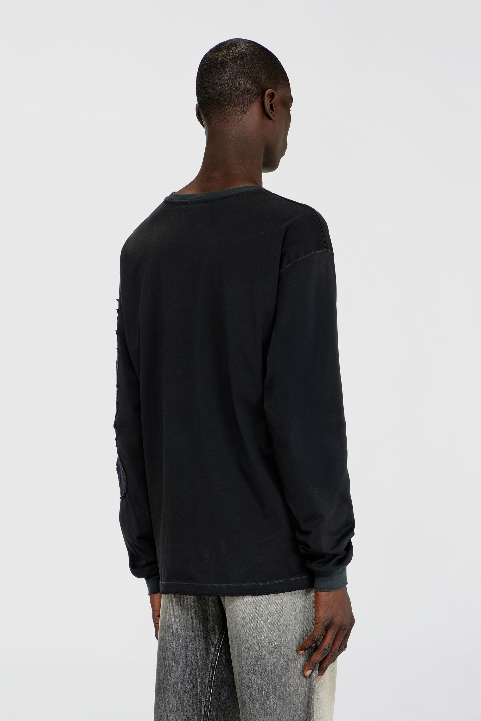 Diesel - T-NORM-LS-AA3, T-shirt manches longues avec imprim&eacute;s et patchs Homme in Noir - 4