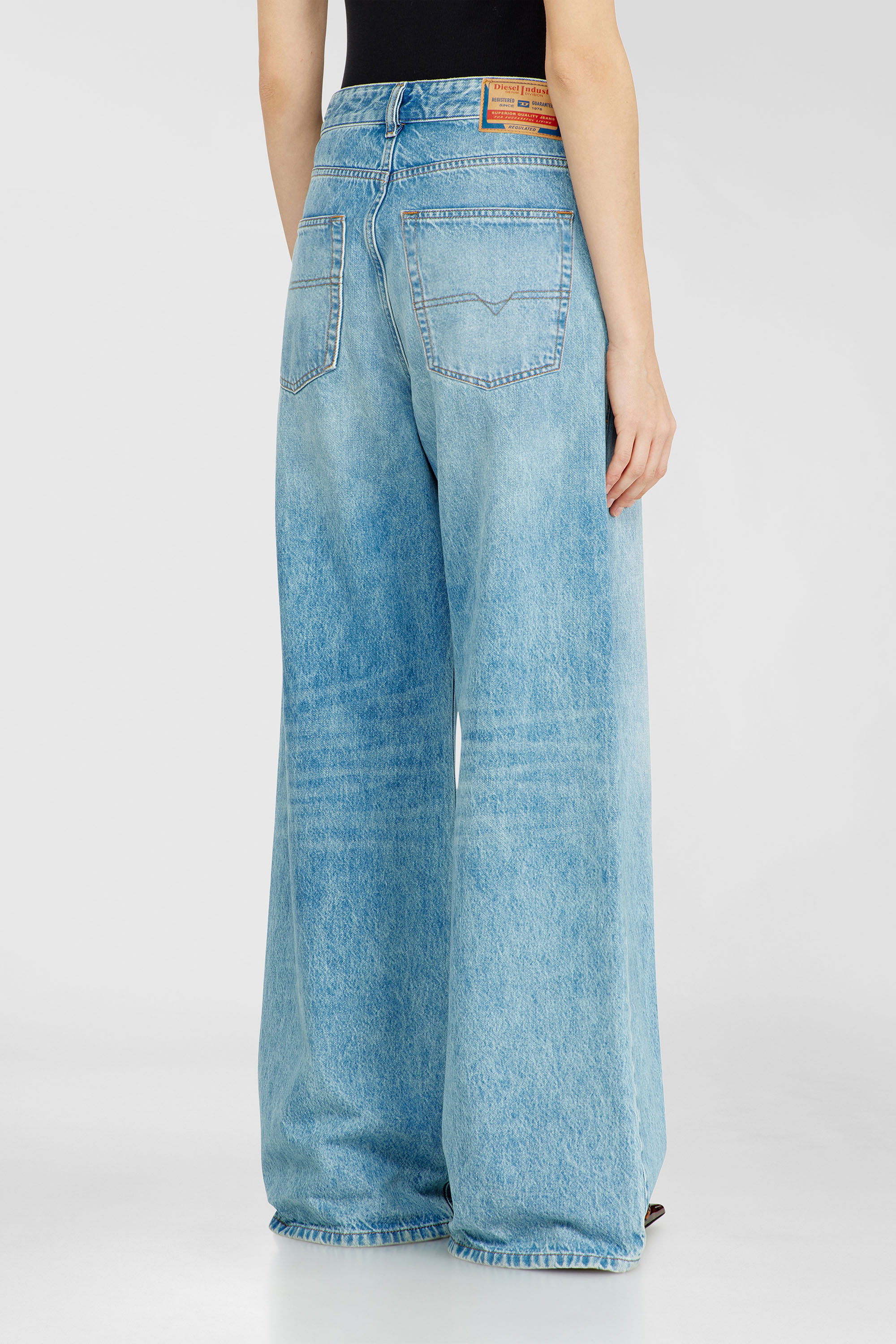 Diesel - Unisex Relaxed Jeans 1996 D-Sire 09I29, Hellblau - 5