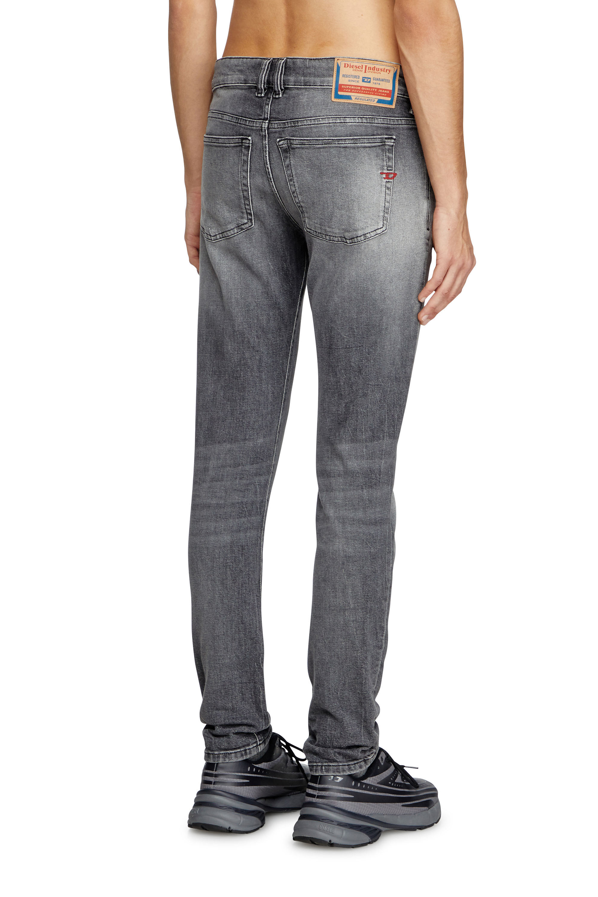 Diesel - Skinny Jeans 1979 Sleenker 0BMBS Uomo, Grigio Chiaro - Image 4