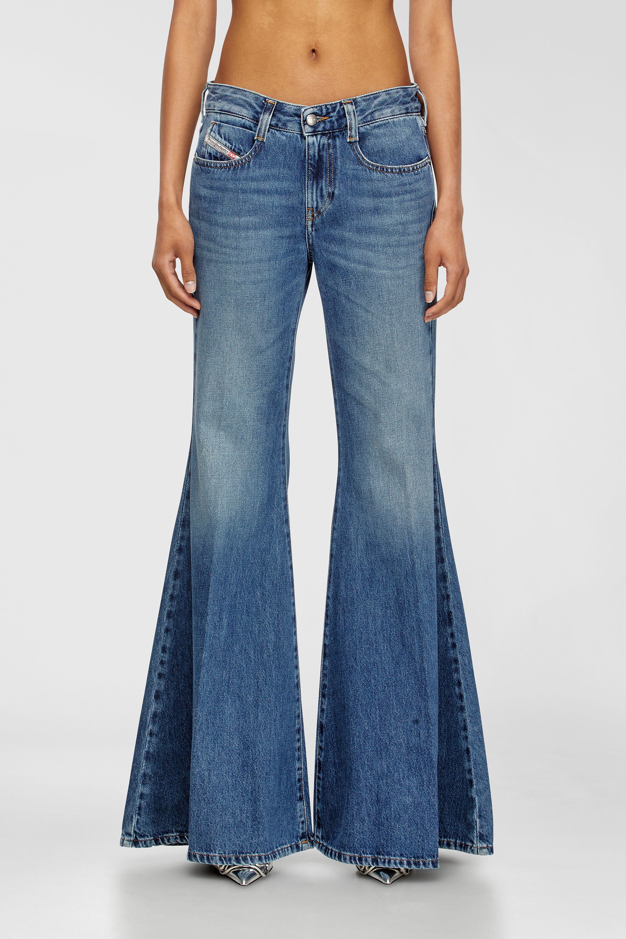 Diesel - Flare Jeans 1970 D-Bleess 09M56 Donna, Blu medio - Image 1