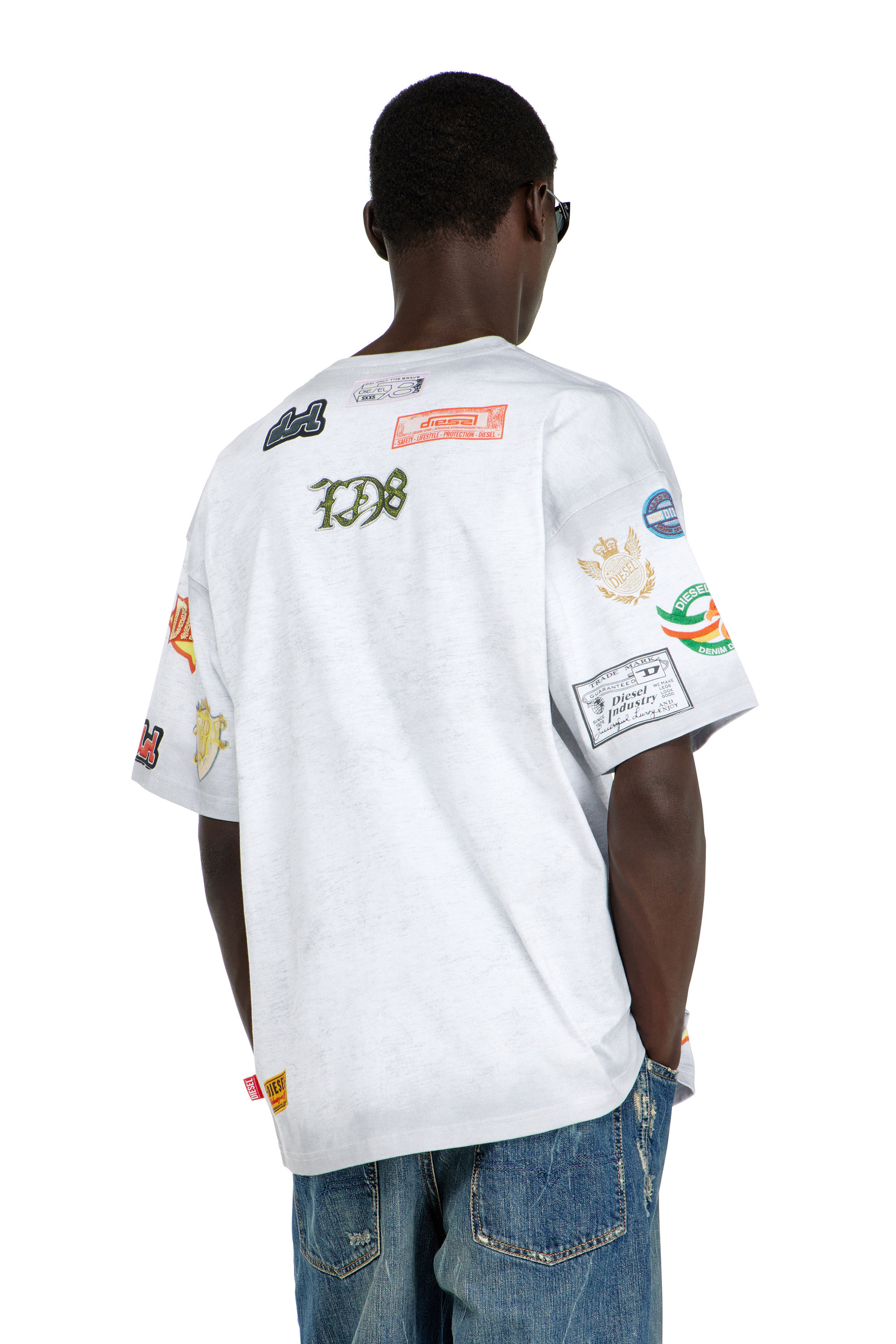 Diesel - T-BOXT-AA6, T-shirt in cotone con stampa patch all-over Uomo in Bianco - 4