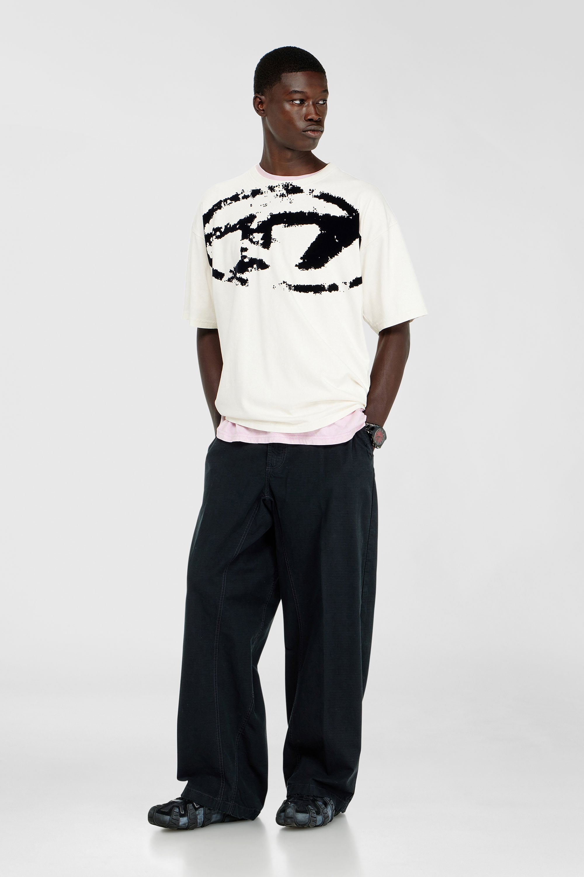 Diesel - T-BOXT-N14, T-shirt con stampa distressed floccata Uomo in Bianco - 2