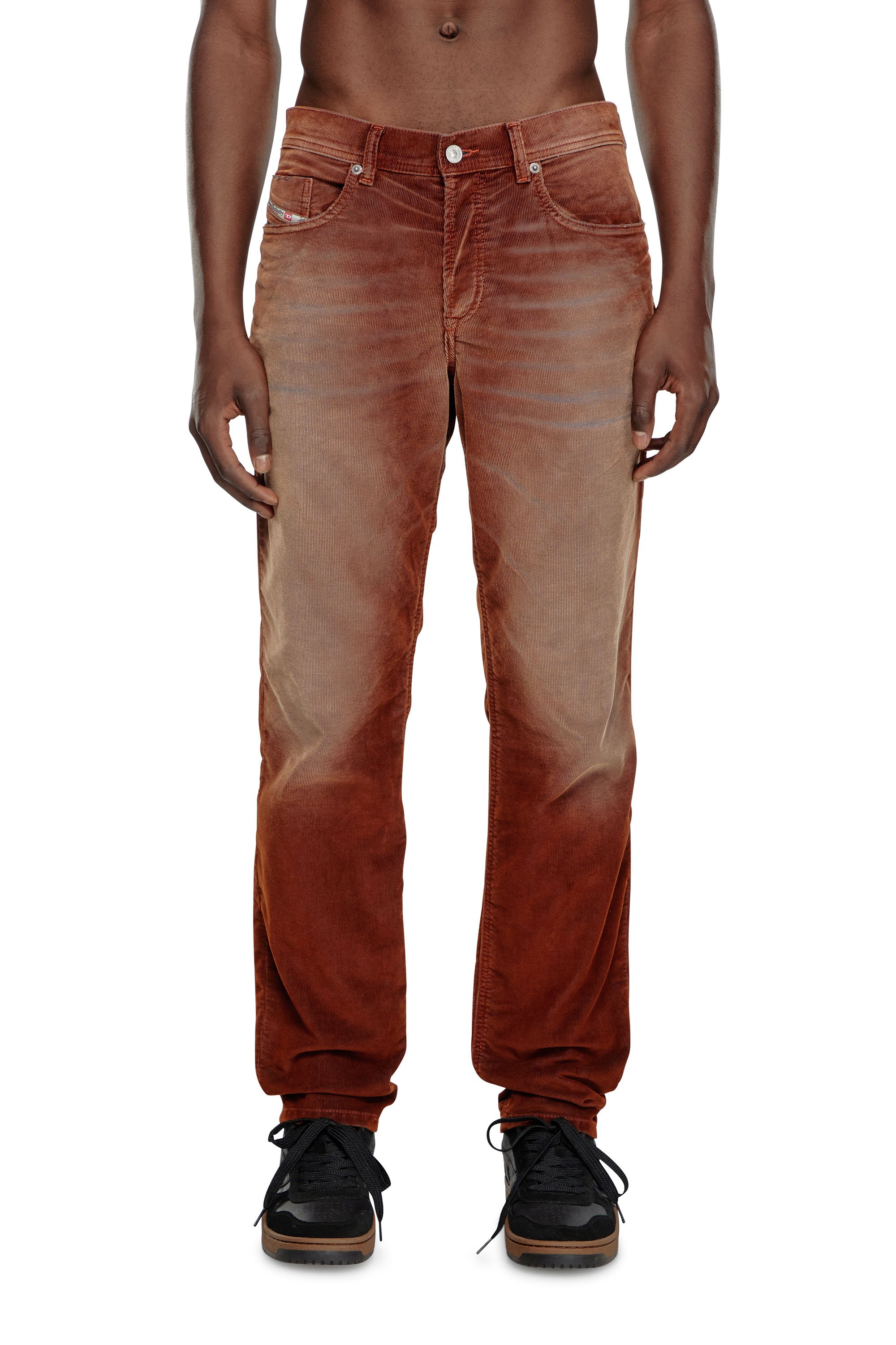 Diesel - Herren Tapered Jeans 2023 D-Finitive 003II, Braun - Image 2