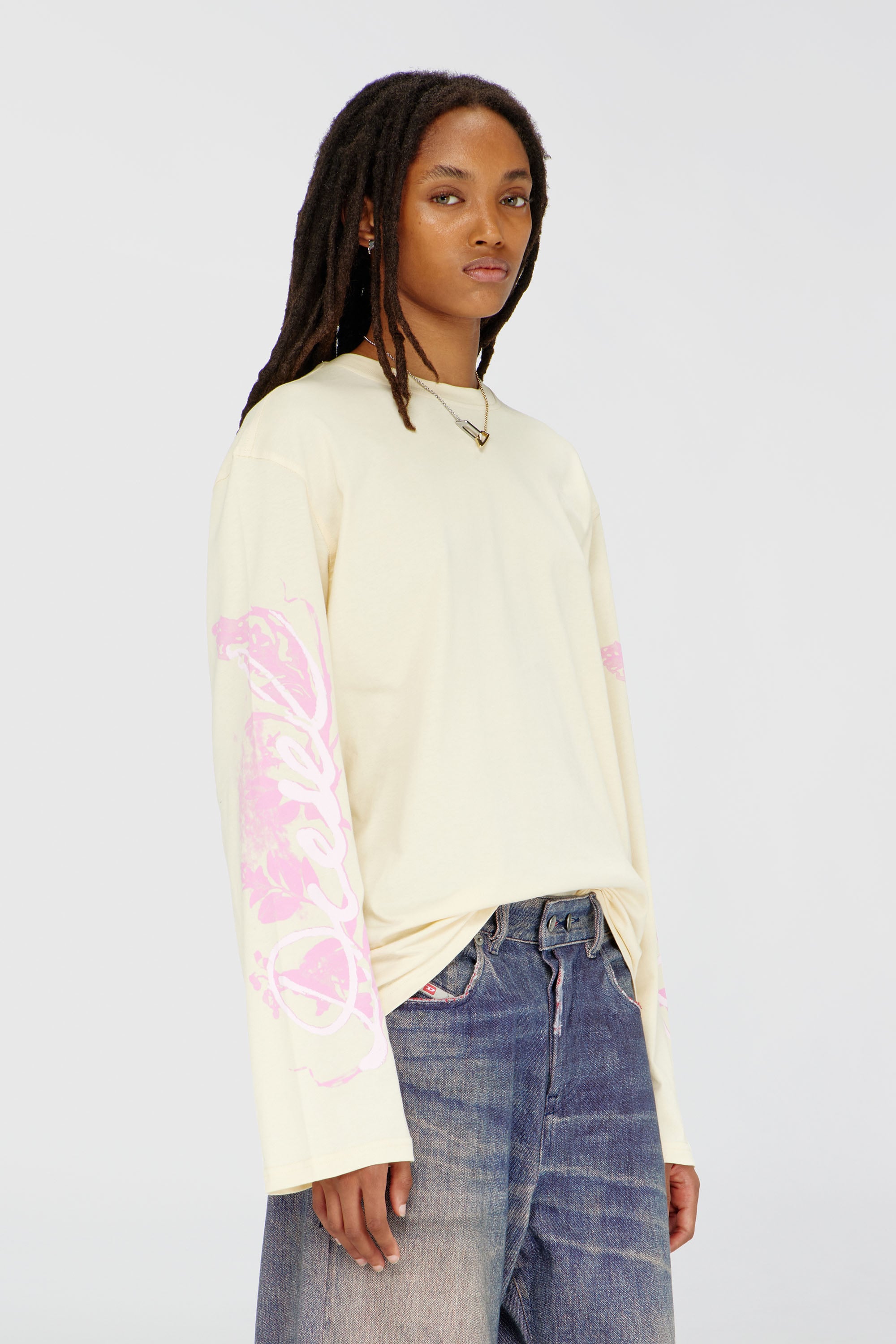 Diesel - T-HILARY-LS-AA3, T-shirt a manica lunga con stampe grafiche e cristalli Donna in Giallo - 1