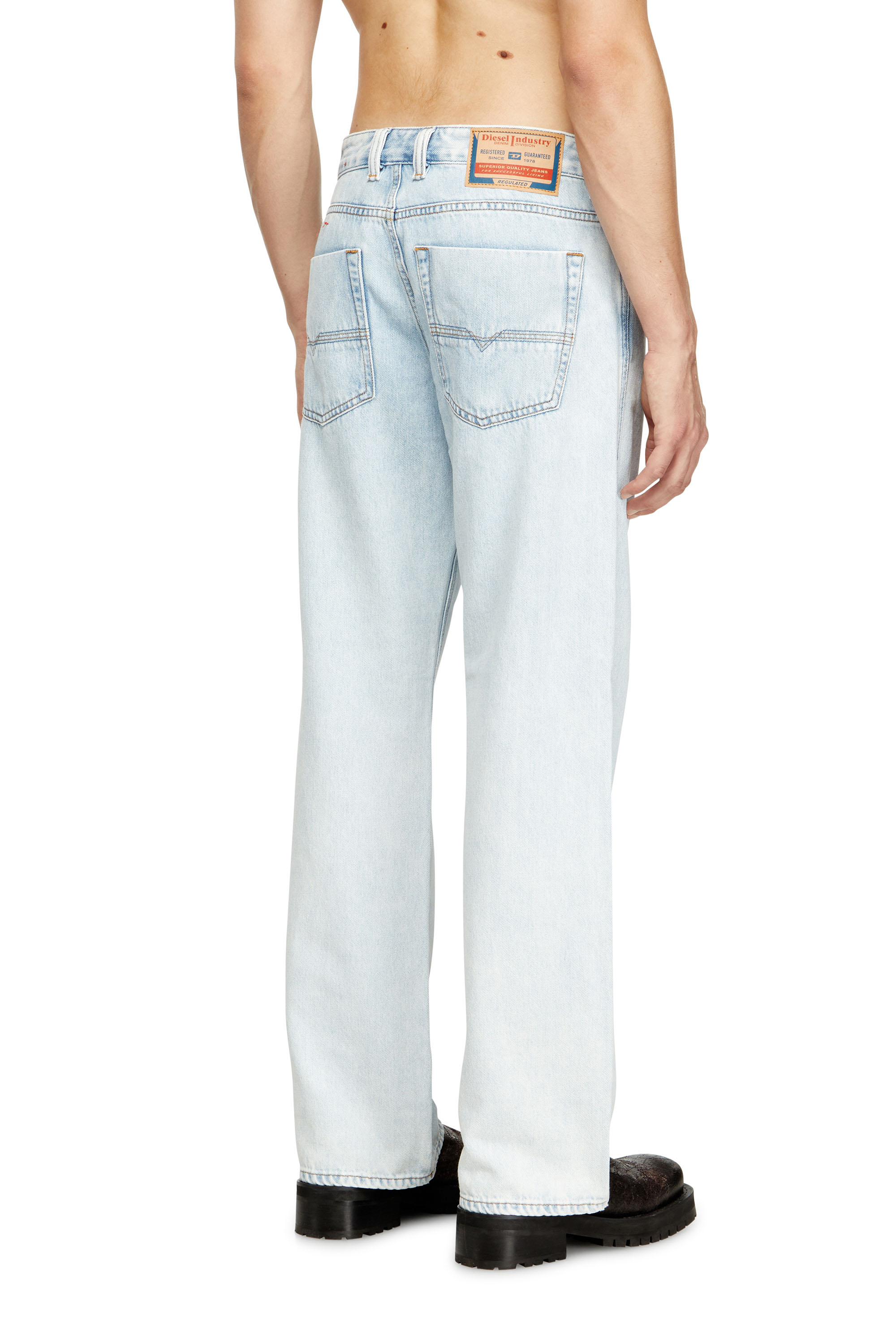 Diesel - Relaxed Jeans 1980 D-Eeper 09M74 Uomo, Blu Chiaro - Image 4