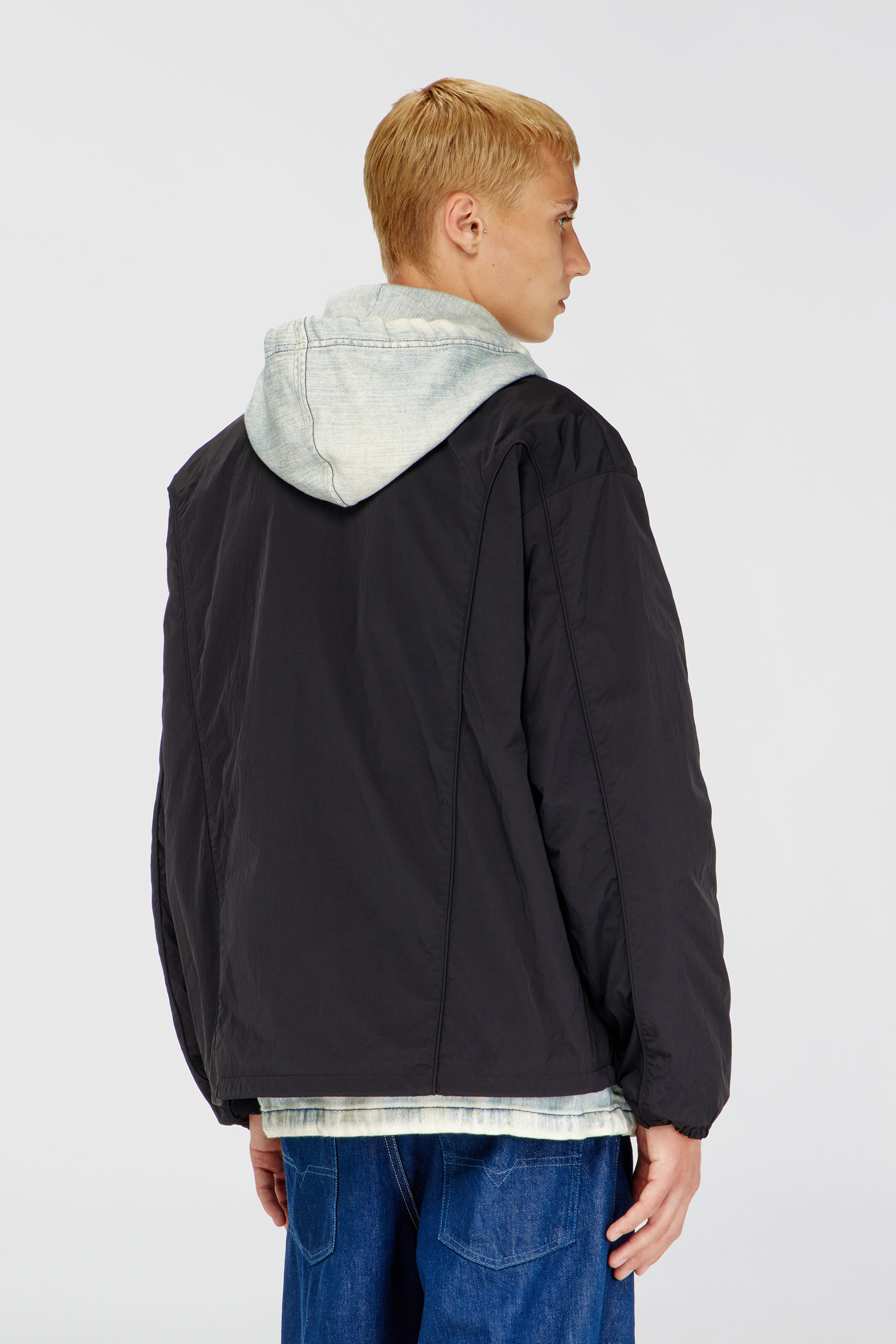 Diesel - J-FIVE-WRD-AKAD, Giacca in nylon crinkle con piping Uomo in Nero - 4
