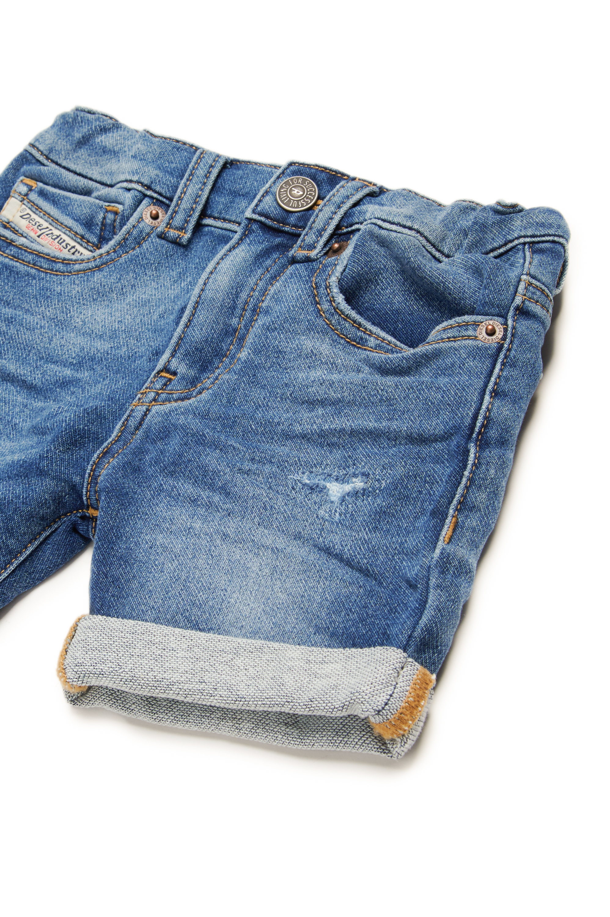 Diesel - PGALLYB JJJ, Short en tissu JoggJeans effet vieilli avec revers Mixte in Bleu - 3