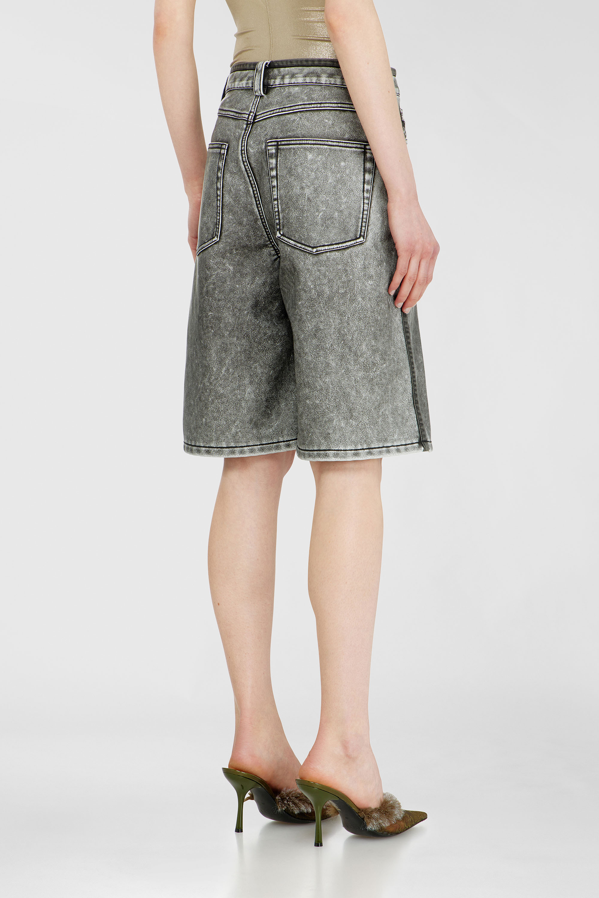 Diesel - P-ARLOR, Bermuda shorts in PU Donna in Grigio - 4
