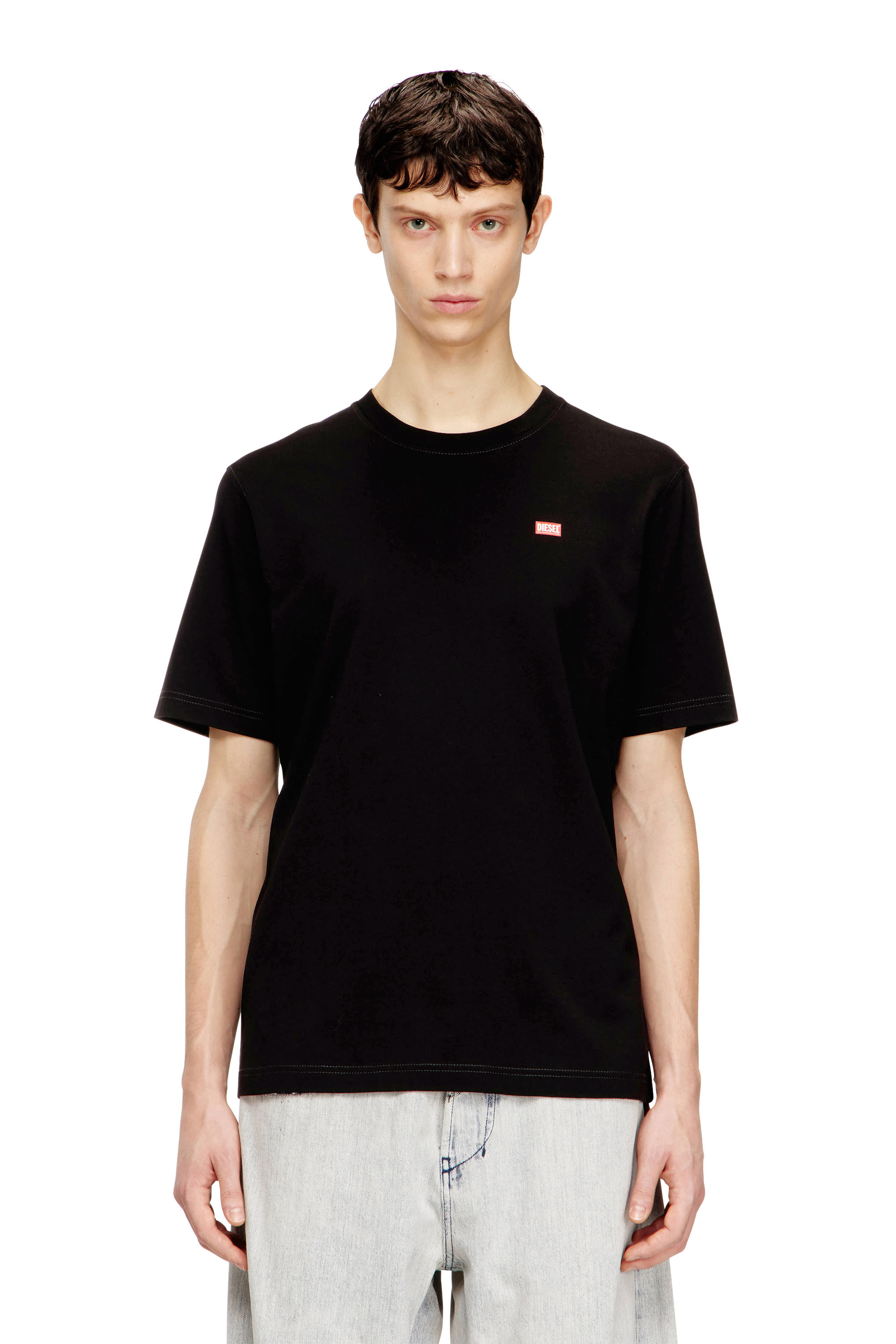 Diesel - T-ADJUST-V10, T-shirt regular con patch Diesel e stampa fotografica Uomo in Nero - 1