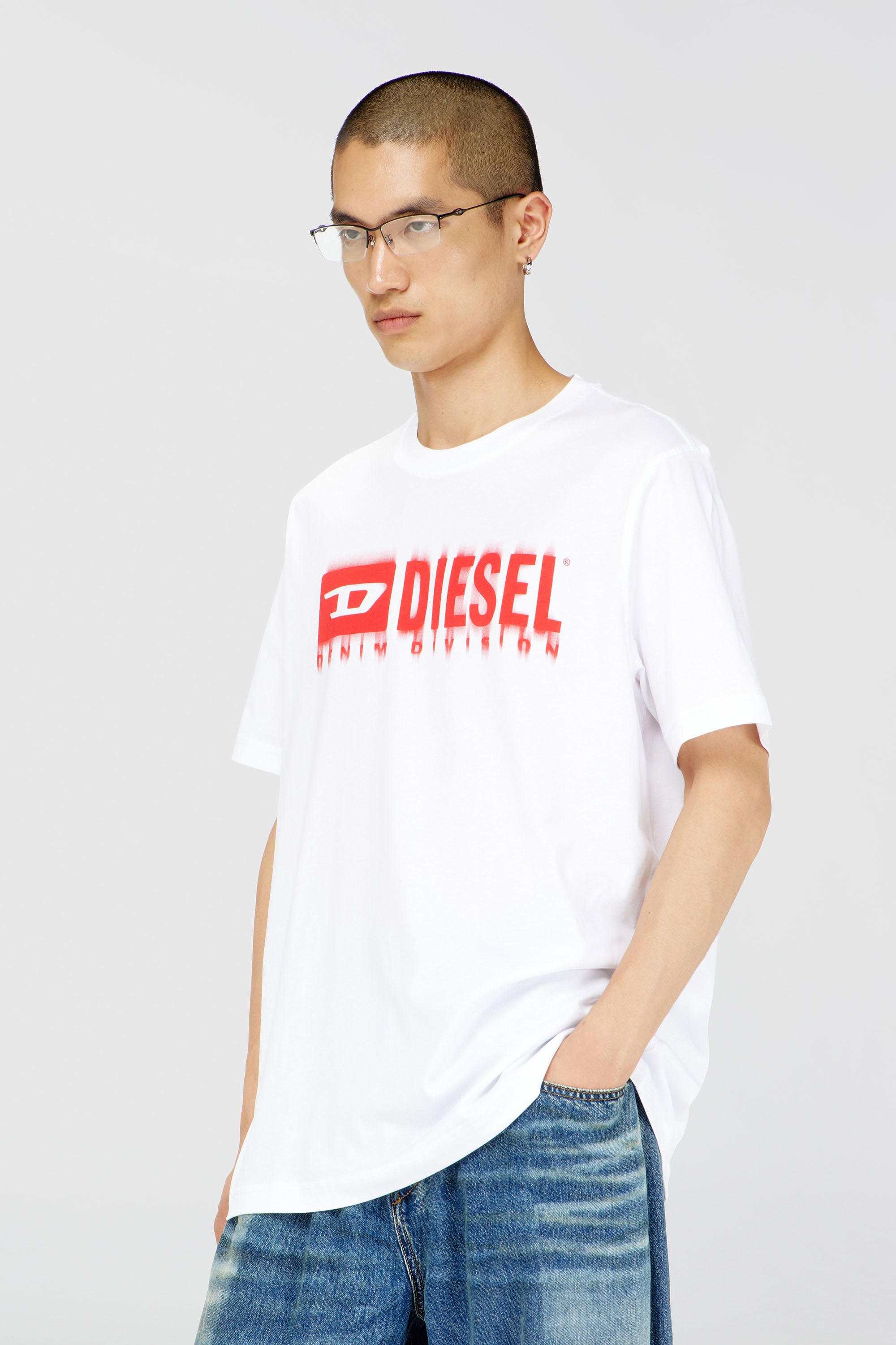 Diesel - T-ADJUST-Q7, T-shirt con logo Diesel sfumato Uomo in Bianco - 1