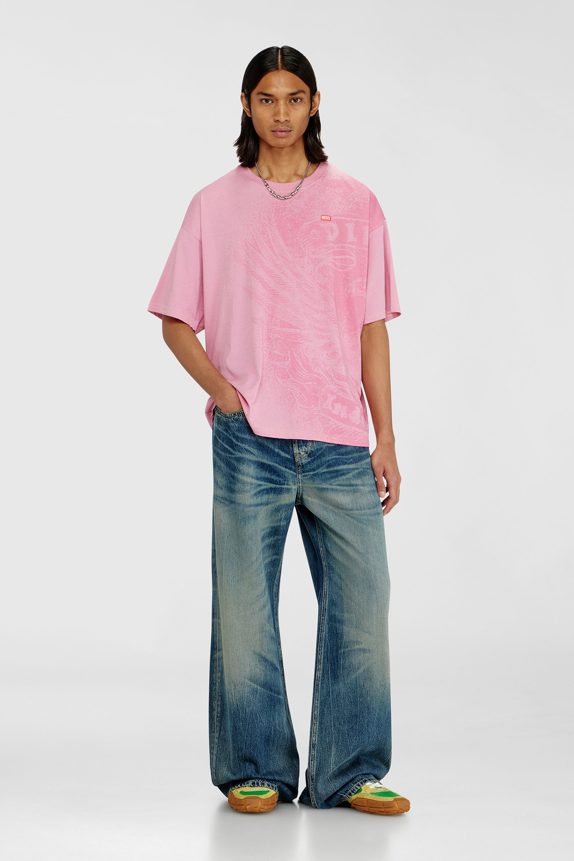 Diesel - T-BOXT-AA3, T-shirt dal taglio rilassato con stampe a pigmenti Uomo in Rosa - 2