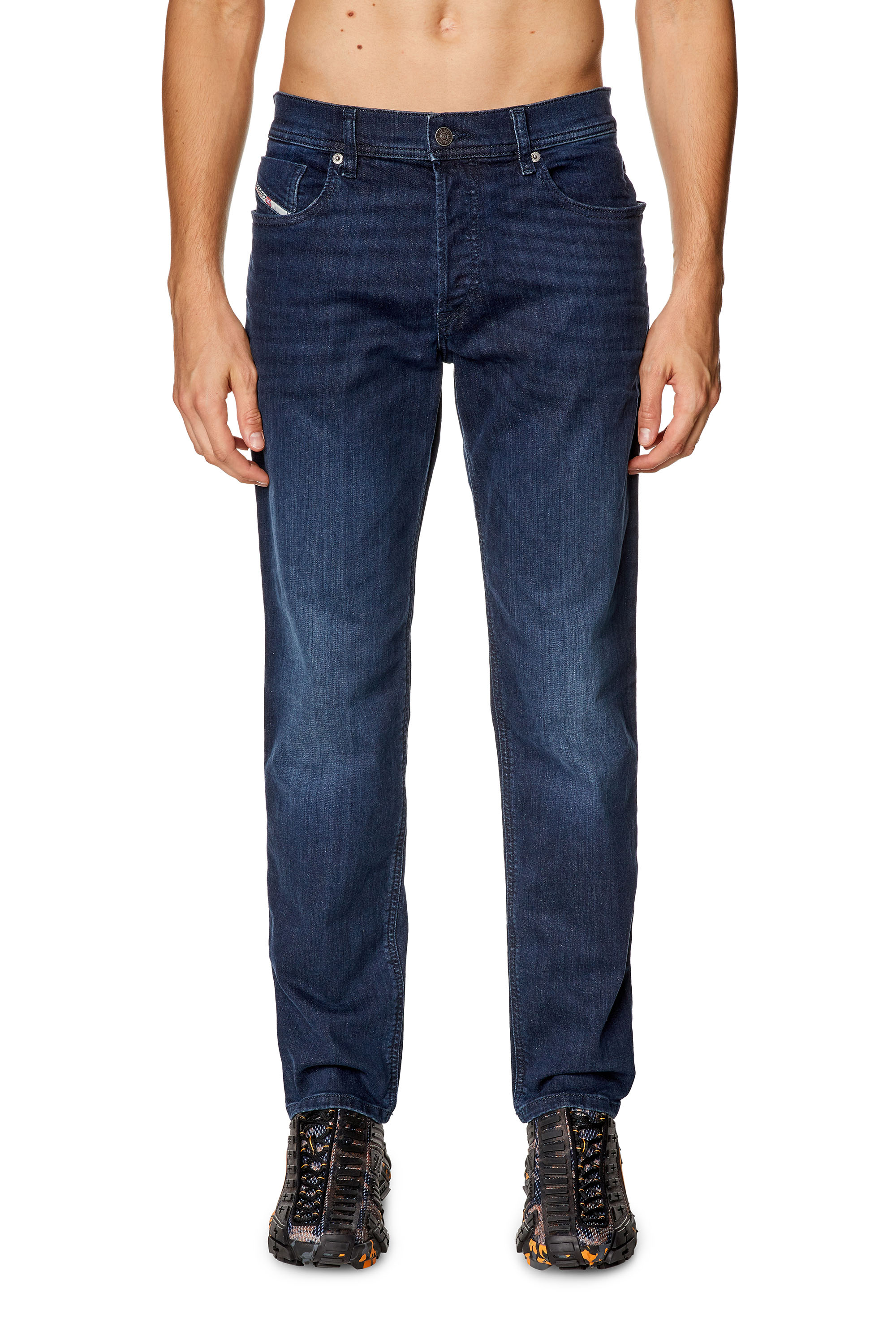 Diesel - Tapered Jeans 2023 D-Finitive 0CNAA, Blu Scuro - Image 2