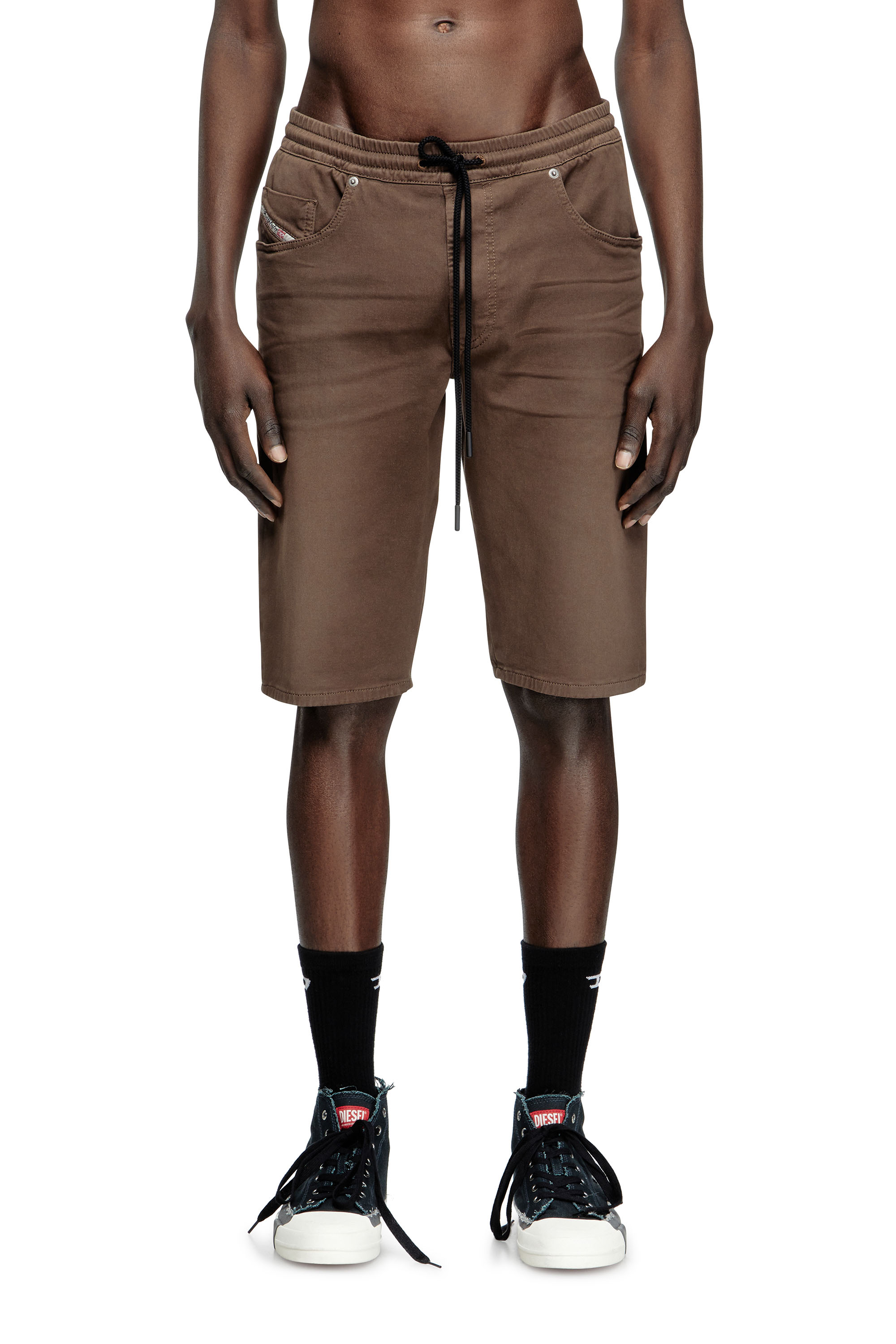 Diesel - 2033 D-KROOLEY-SHORT JOGG, Short chino en JoggJeans Homme in Marron - 1