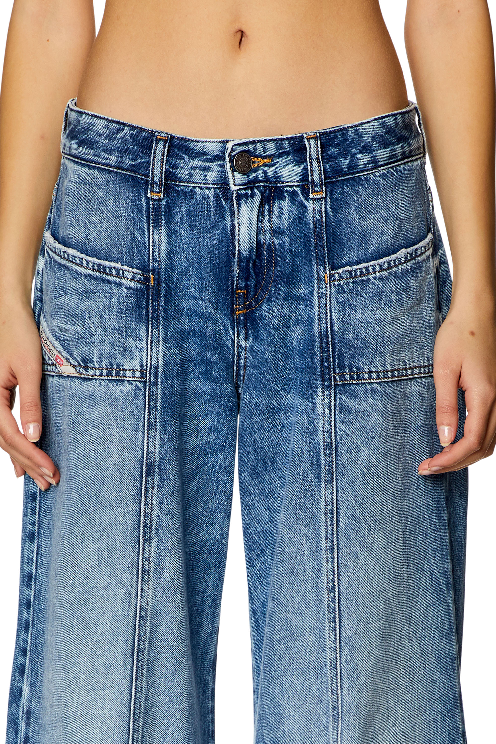 Diesel - Bootcut and Flare Jeans D-Akii 09H95, Blu medio - Image 4