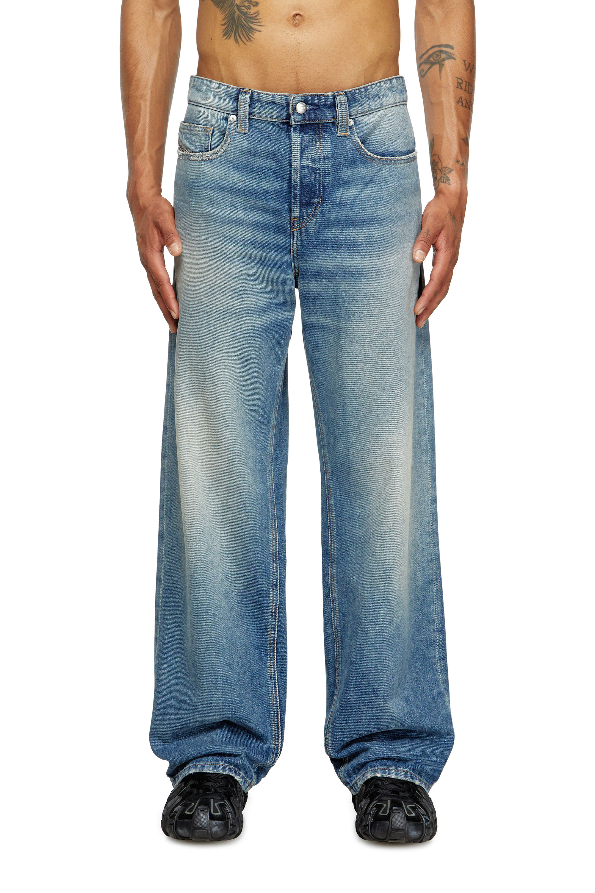 Diesel - Relaxed Jeans 2001 D-Macro 0DBEB Homme, Bleu moyen - Image 2