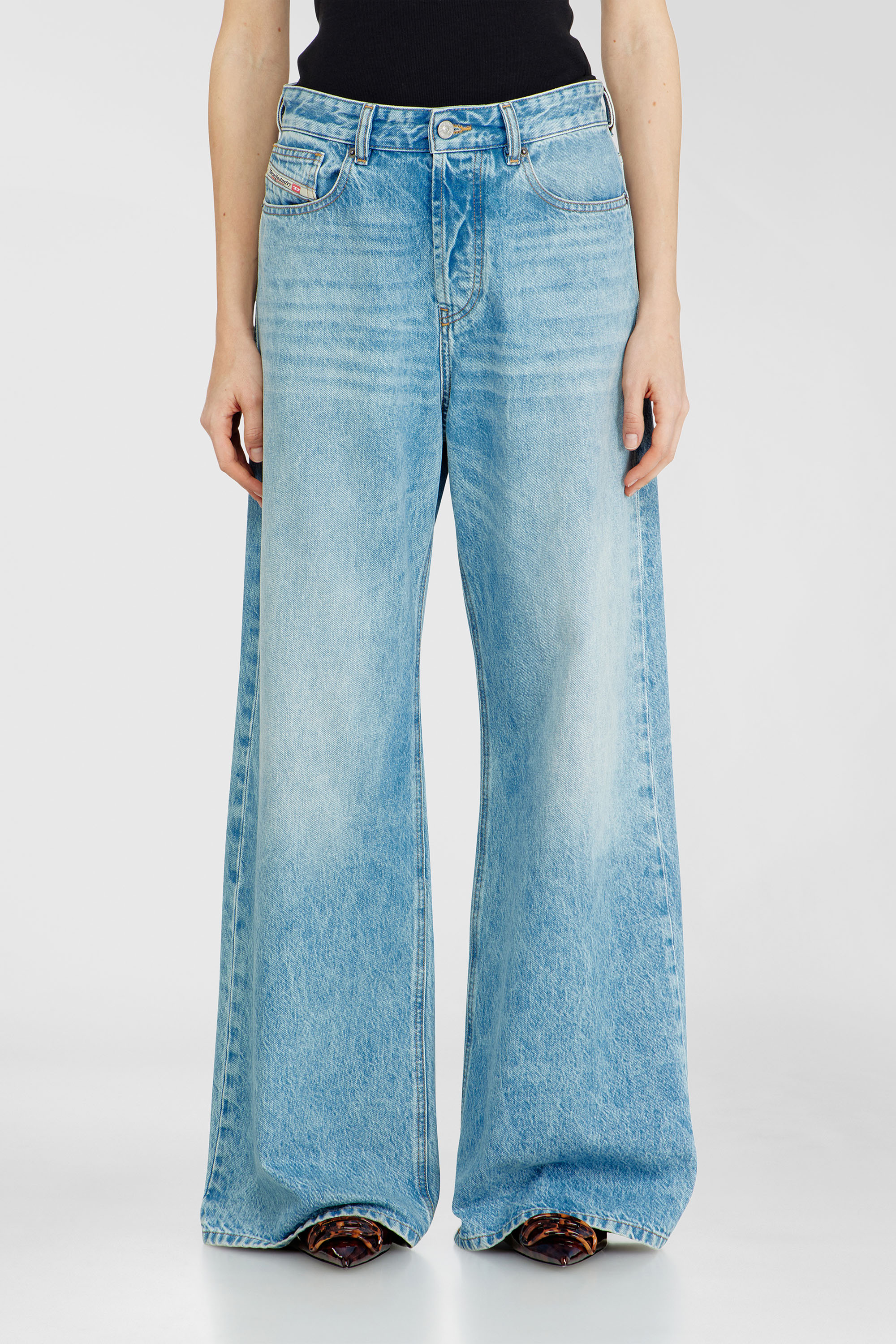 Diesel - Unisex Relaxed Jeans 1996 D-Sire 09I29, Hellblau - 4