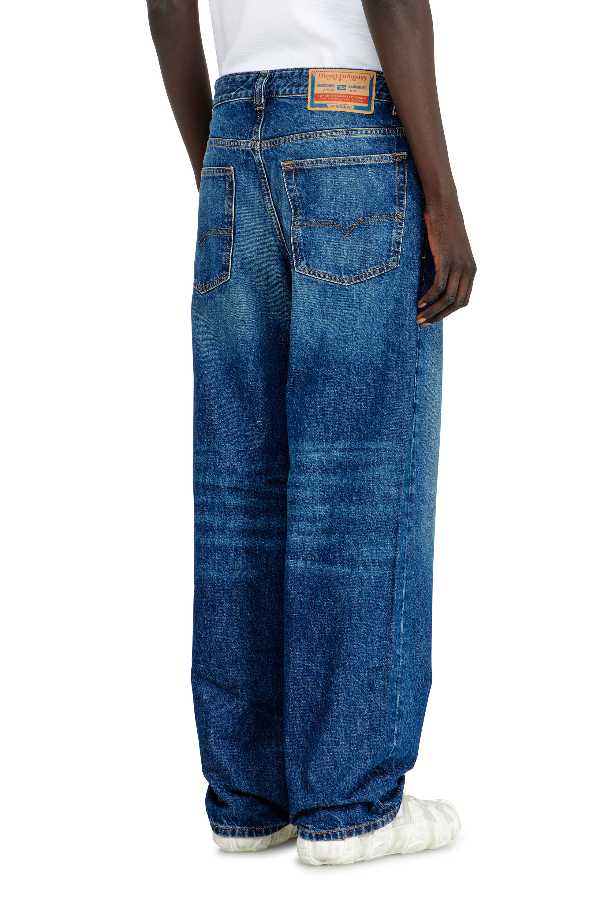 Diesel - Relaxed Jeans 2001 D-Macro 09I27 Uomo, Blu medio - Image 5