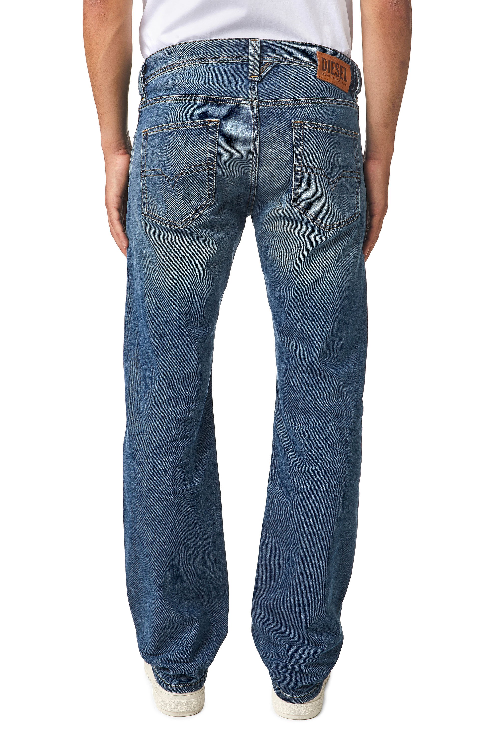 Diesel - Larkee 009EI Straight Jeans, Mittelblau - Image 2