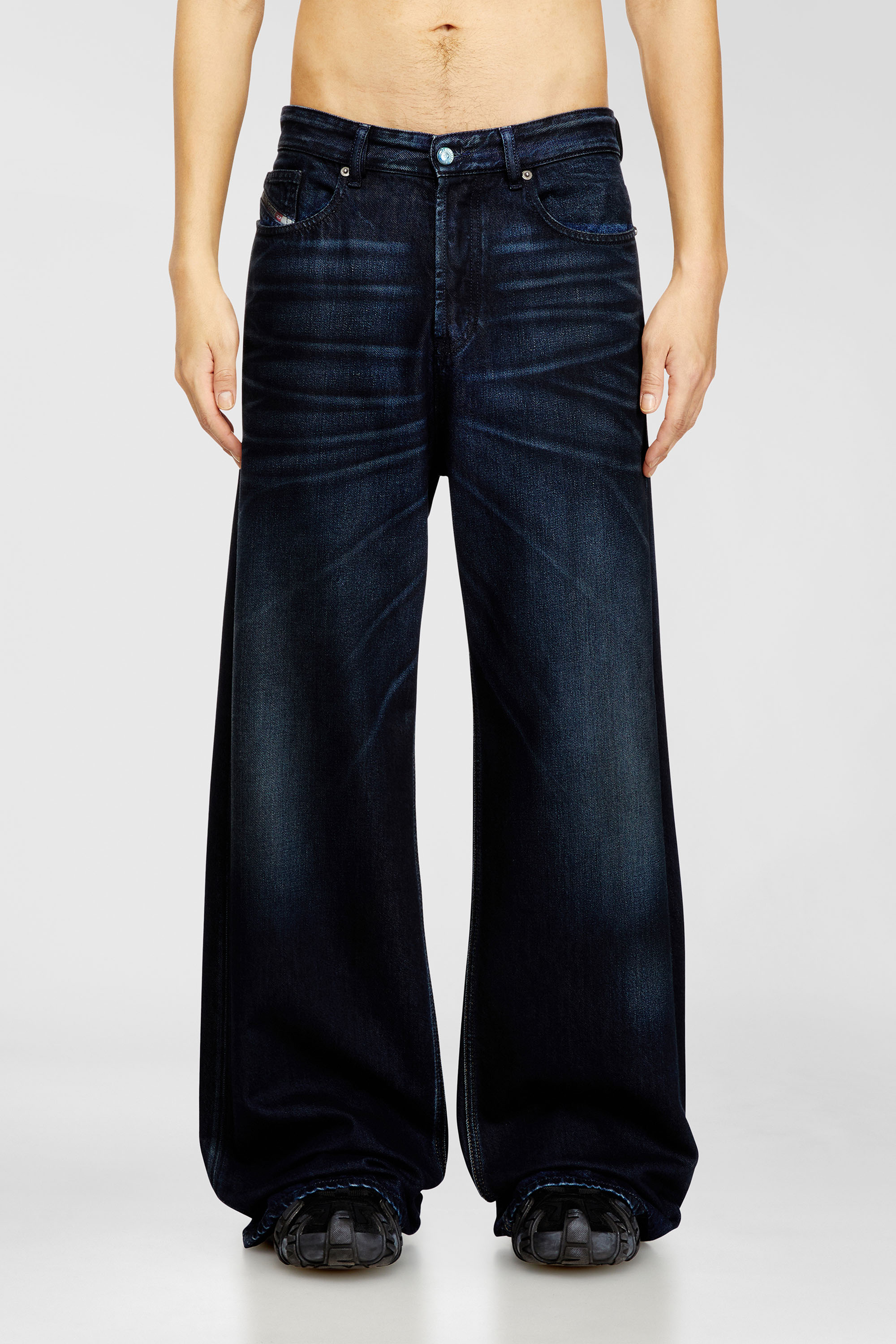 Diesel - Relaxed Jeans D-Rise 09N21 Homme, Bleu Fonc&eacute; - Image 1