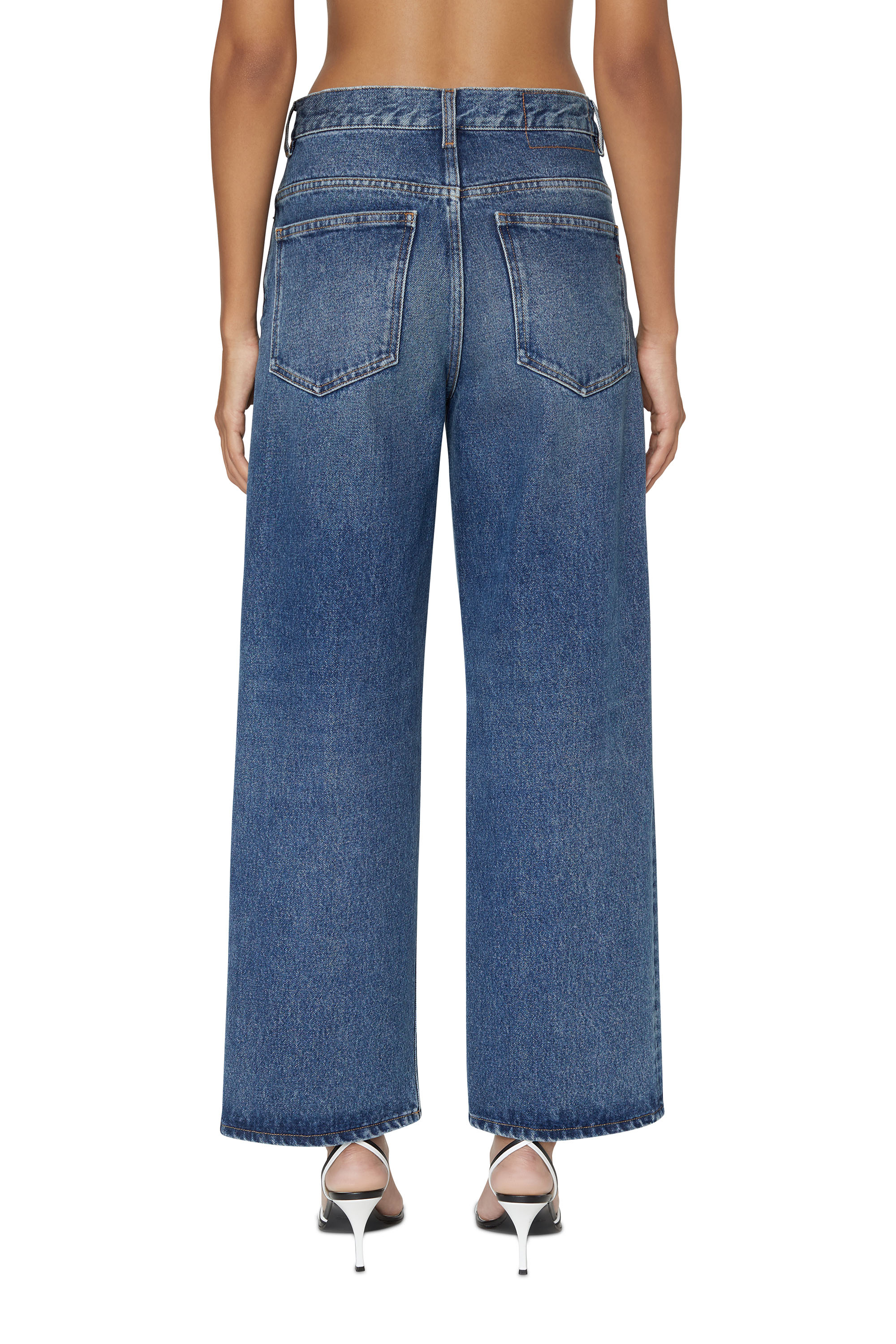 Diesel - 2000 WIDEE 007E5 Bootcut and Flare Jeans, Mittelblau - Image 2