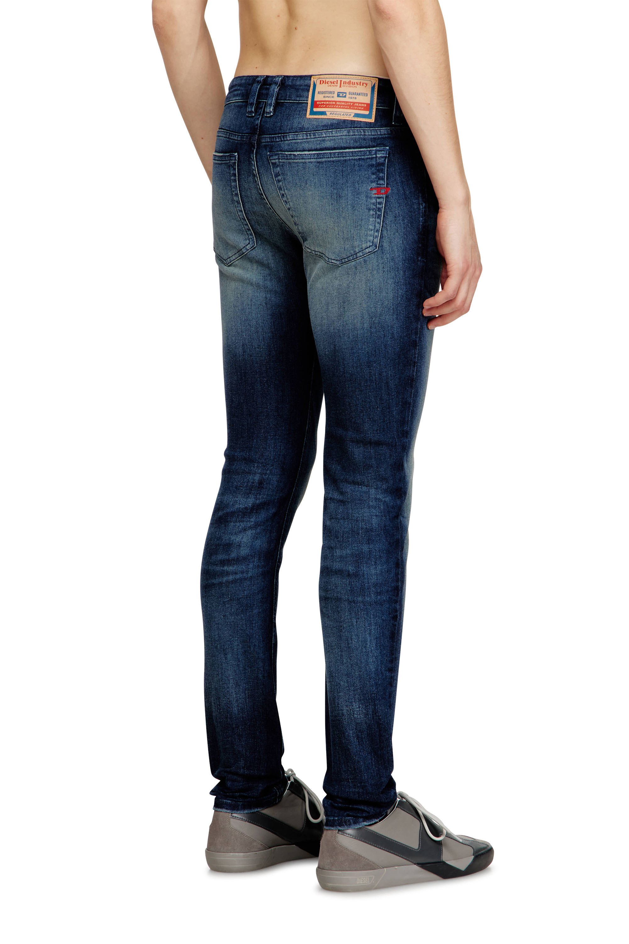 Diesel - Skinny Jeans 1979 Sleenker 0ADBM Uomo, Blu Scuro - Image 4