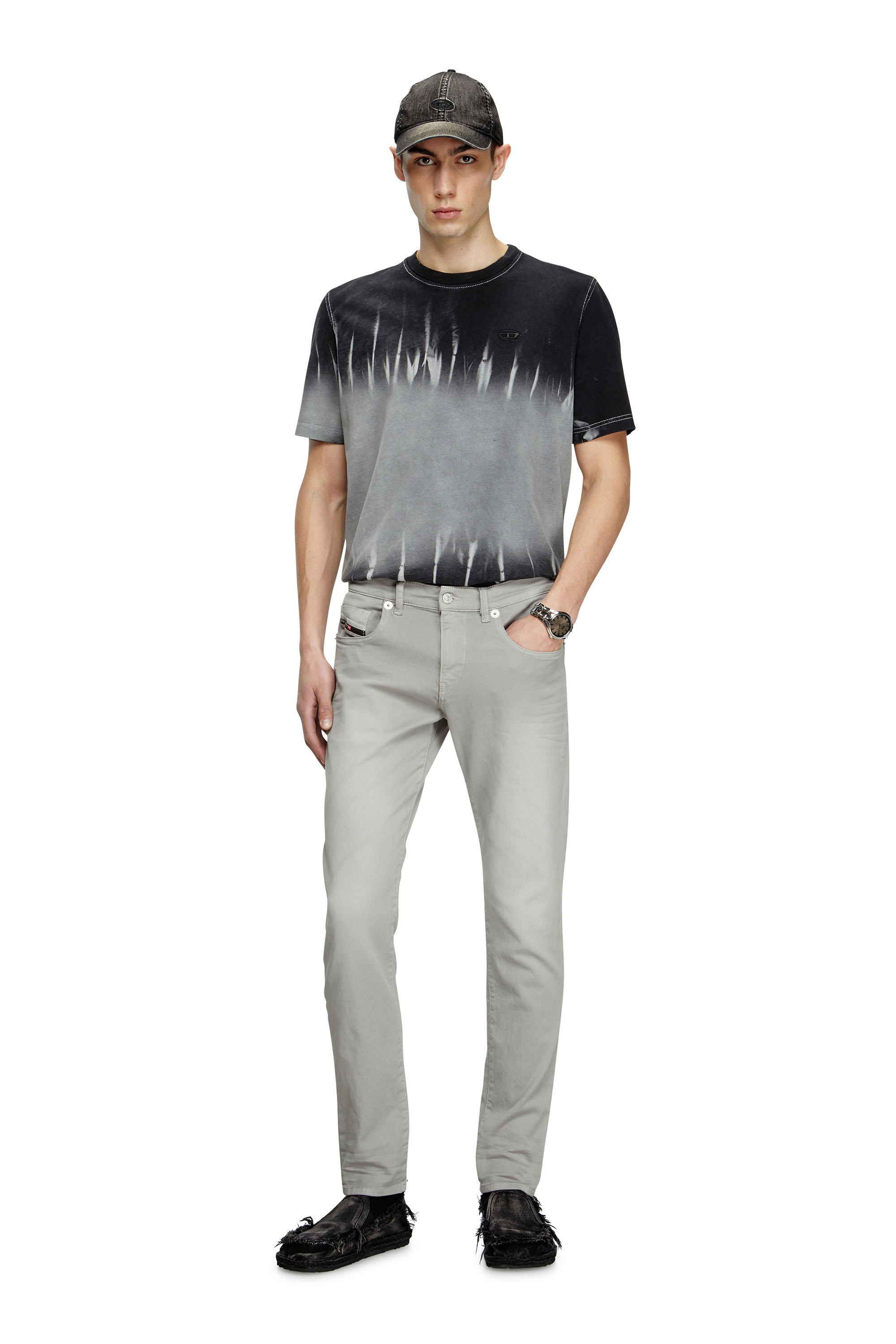 Diesel - Slim 2060 D-Strukt Joggjeans® 0670M Uomo, Grigio Chiaro - Image 2