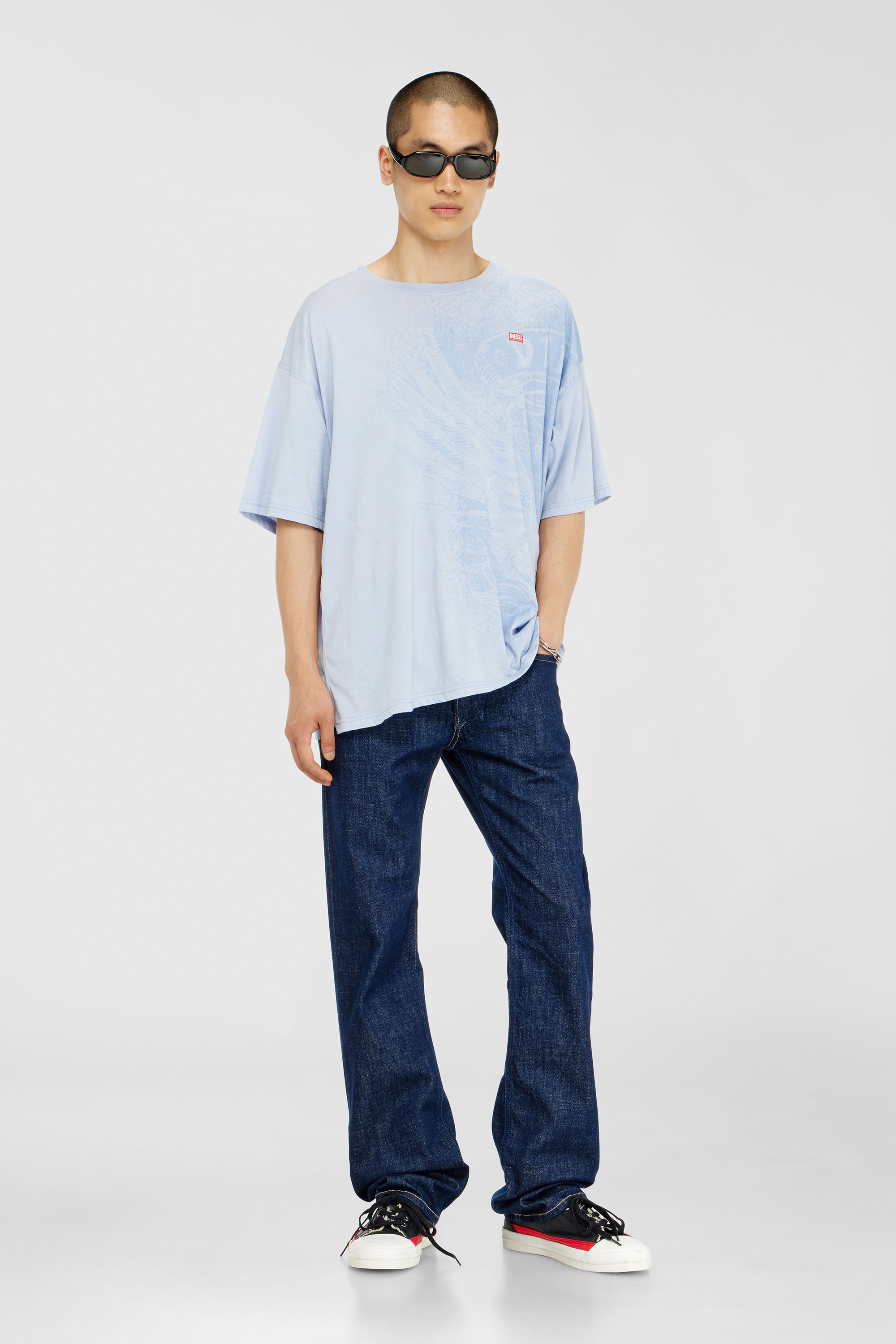 Diesel - T-BOXT-AA3, T-shirt d&eacute;contract&eacute; avec impressions pigmentaires Homme in Bleu - 1