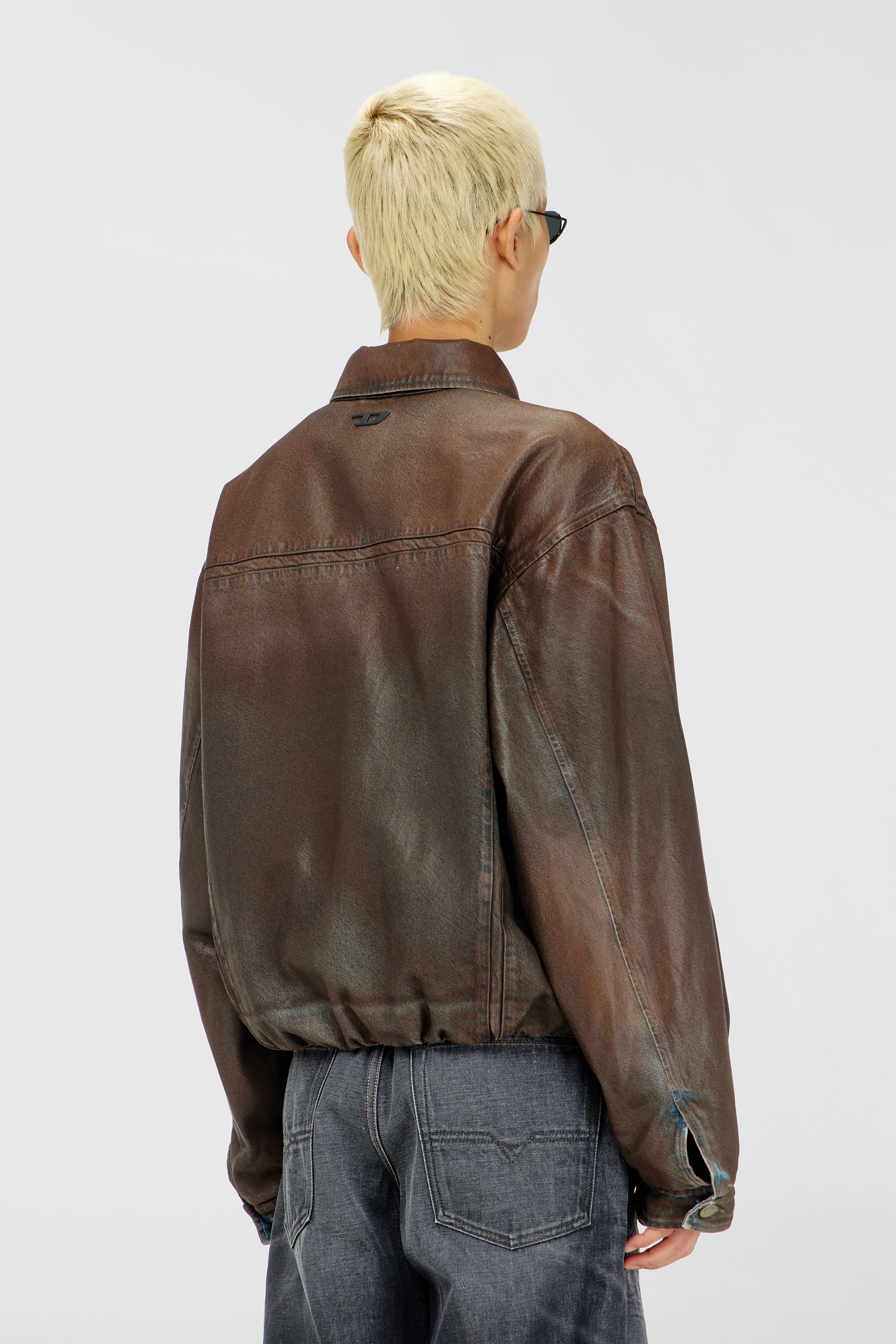 Diesel - D-MORVI-S, Veste trucker en denim enduit Mixte in Marron - 4
