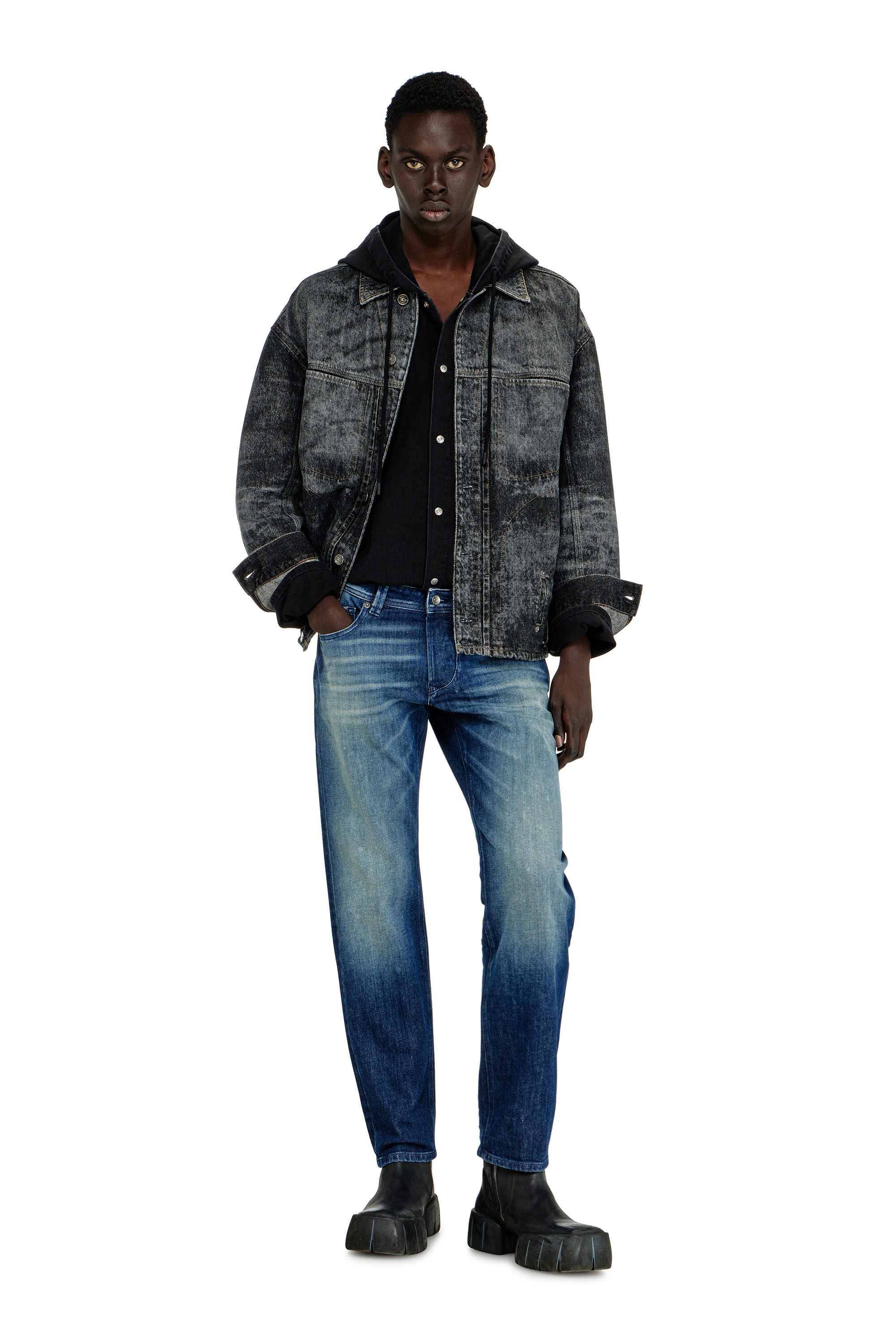 Diesel - Regular Jeans 1986 Larkee-Beex 0KBBR Uomo, Blu Scuro - Image 1
