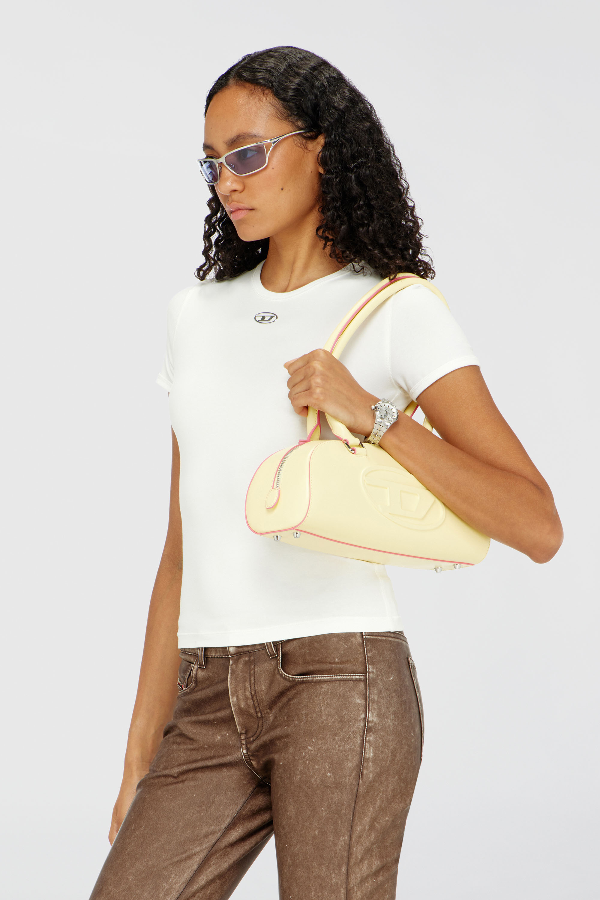 Diesel - T-UNCUTIESLONG-OD, T-shirt ajust&eacute;e avec ovale D m&eacute;tallique Femme in Blanc - 3