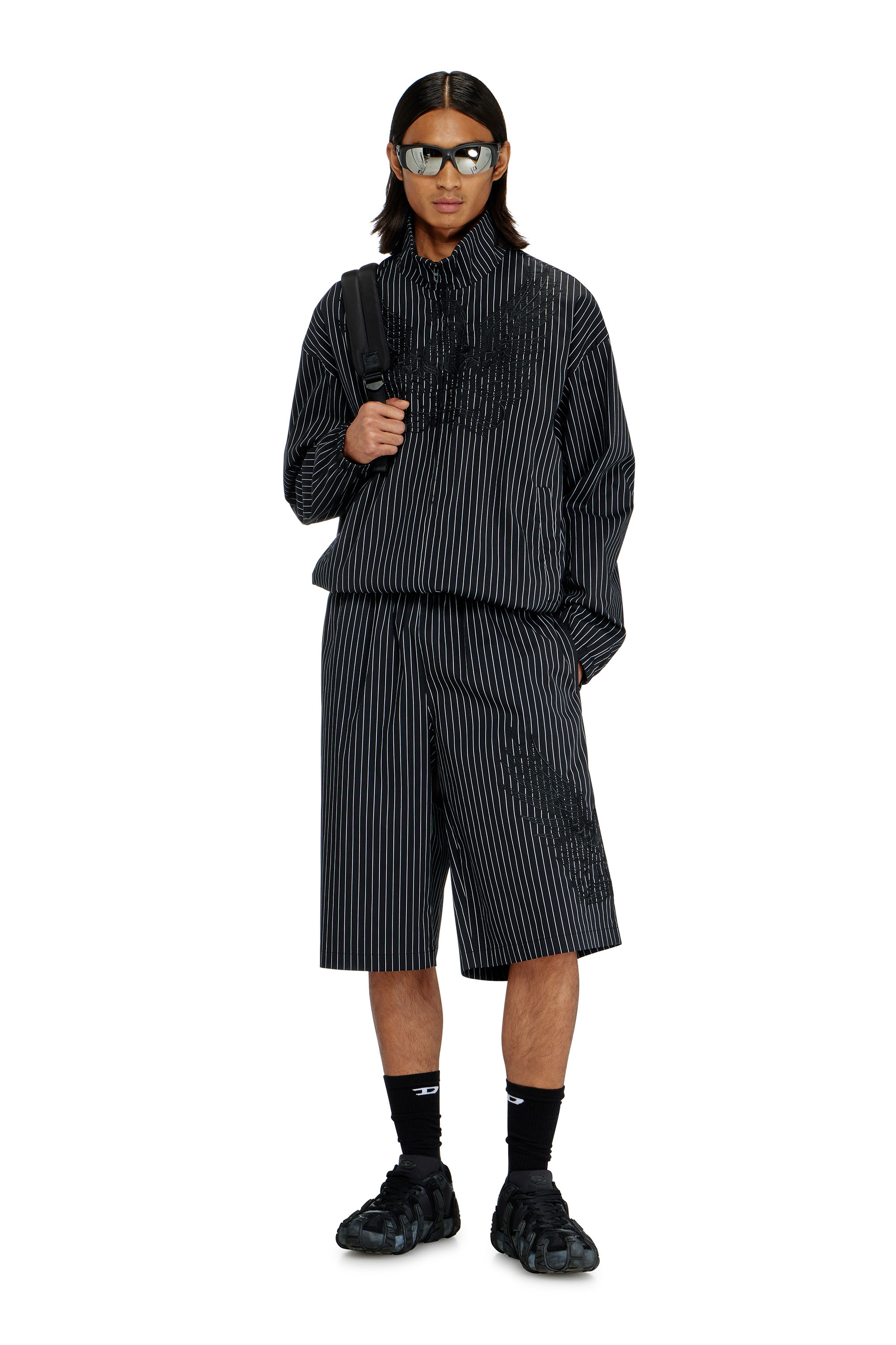 Diesel - P-THEO-SHORT-NJCA, Pantaloni corti a righe con ricamo Phoenix Uomo in Nero - 1
