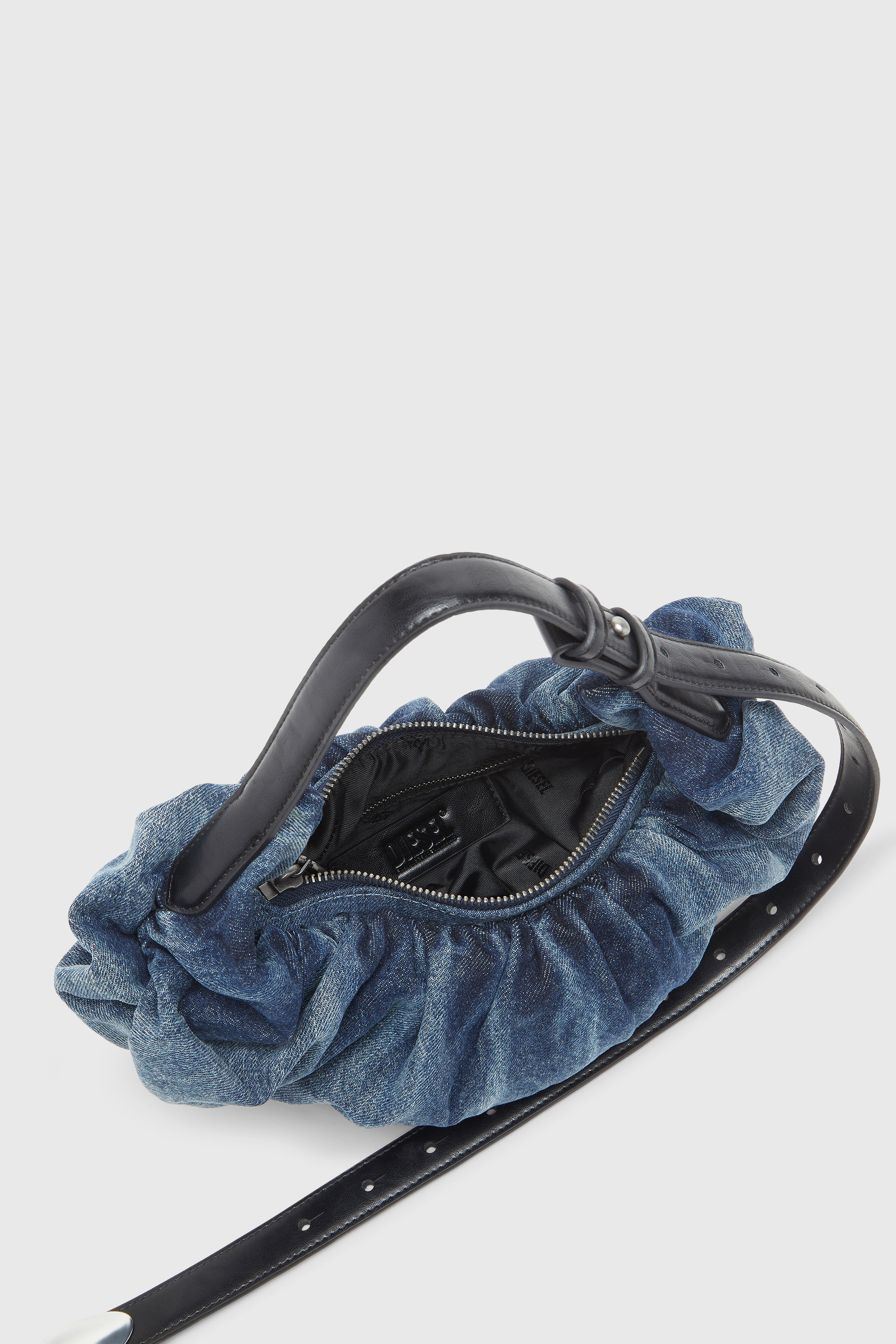 Diesel - GRAB-D HOBO S, Grab-D-Borsa hobo piccola arricciata in denim trattato Donna in Blu - 4