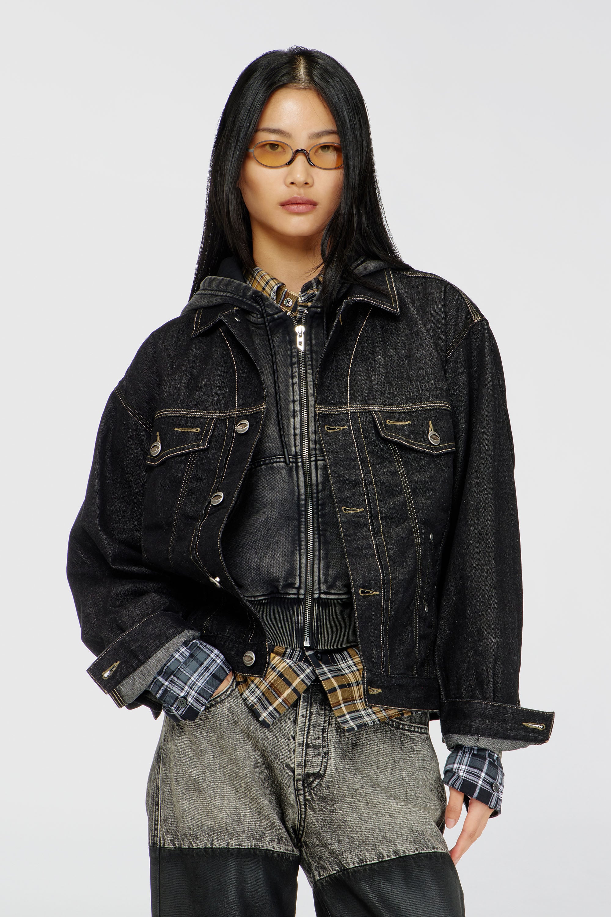 Diesel - D-DENVER, Unisex Trucker-Jacke aus Rinse-Denim in Schwarz/Dunkelgrau - 1