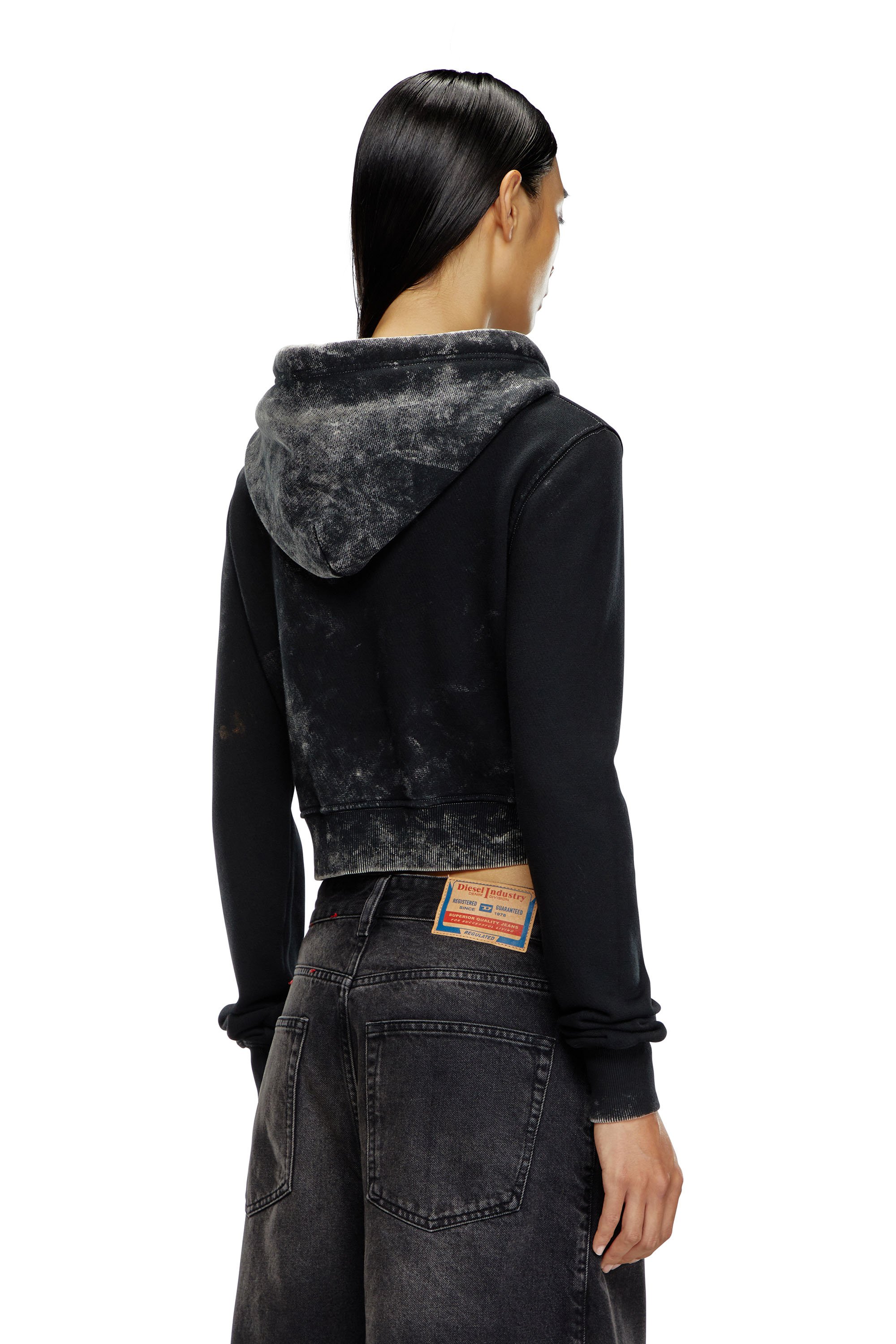 Diesel - F-SLIMMY-HOOD-P5, Hoodie sfumato con cut-out e logo metallico Donna in Nero - 4