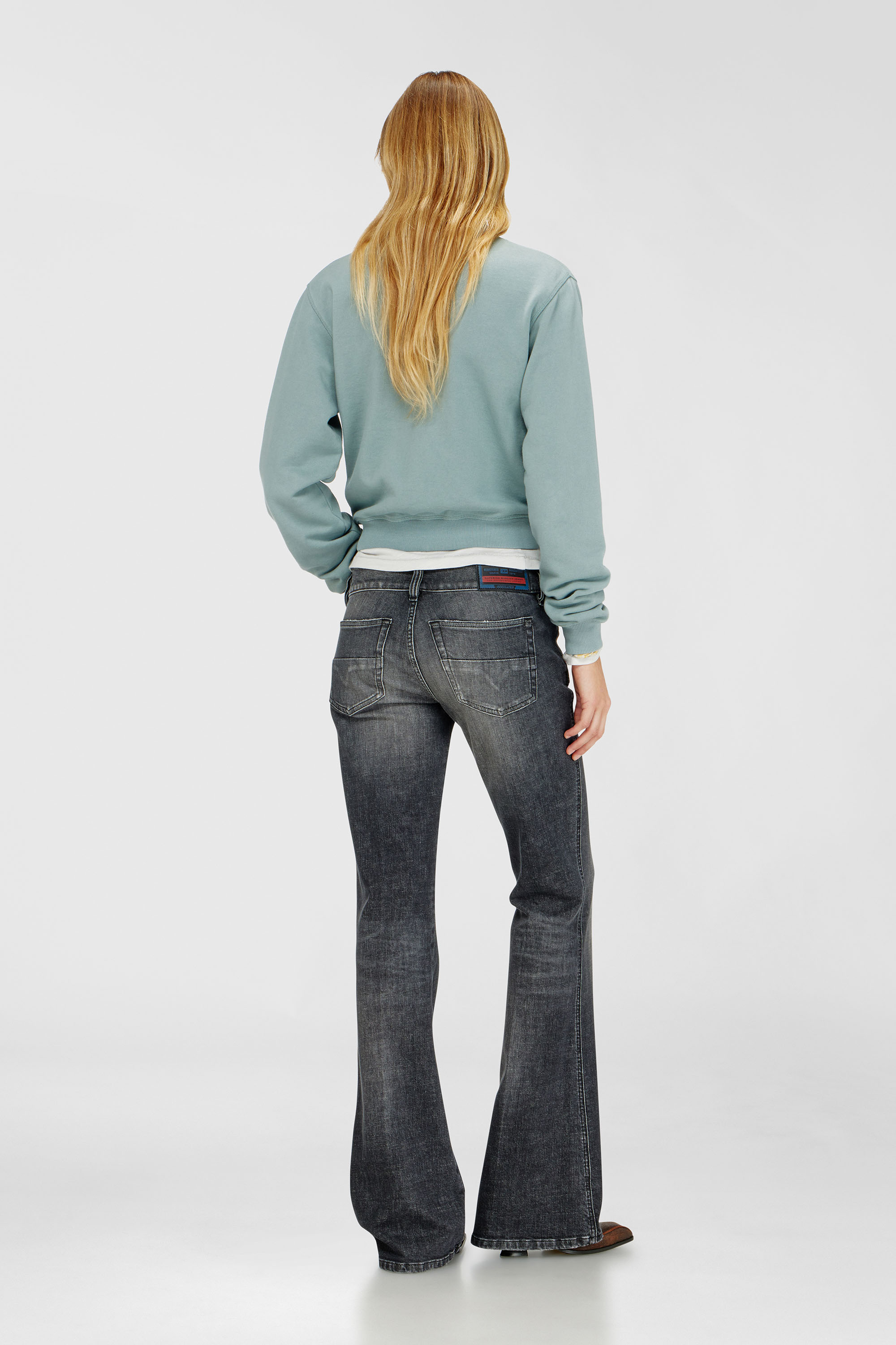 Diesel - Bootcut Jeans D-Hush 0CIAU Donna, Nero/Grigio scuro - Image 3