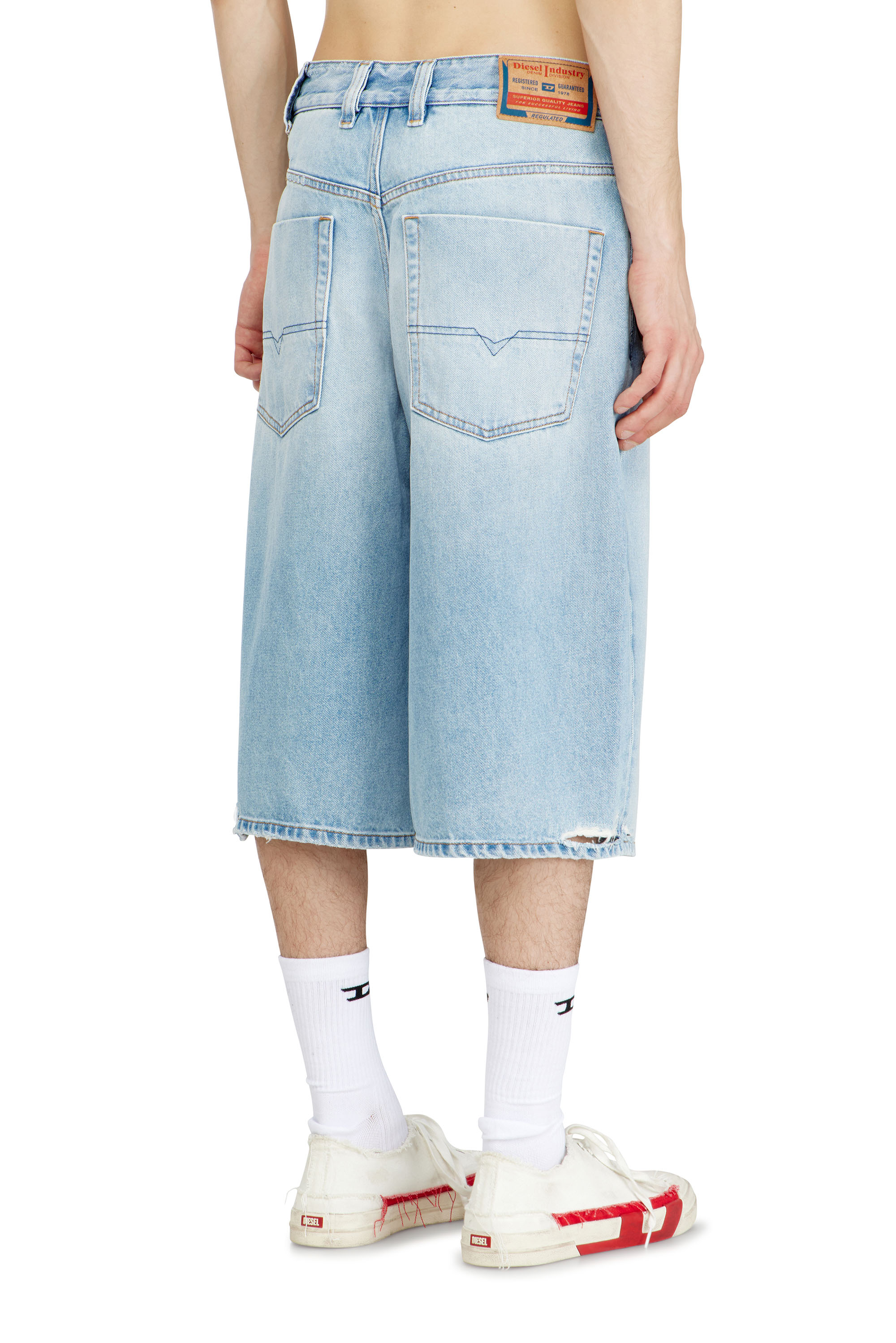 Diesel - D-ENIM-M-SHORT, Pantaloncini in denim effetto strappato Unisex in Blu - 4