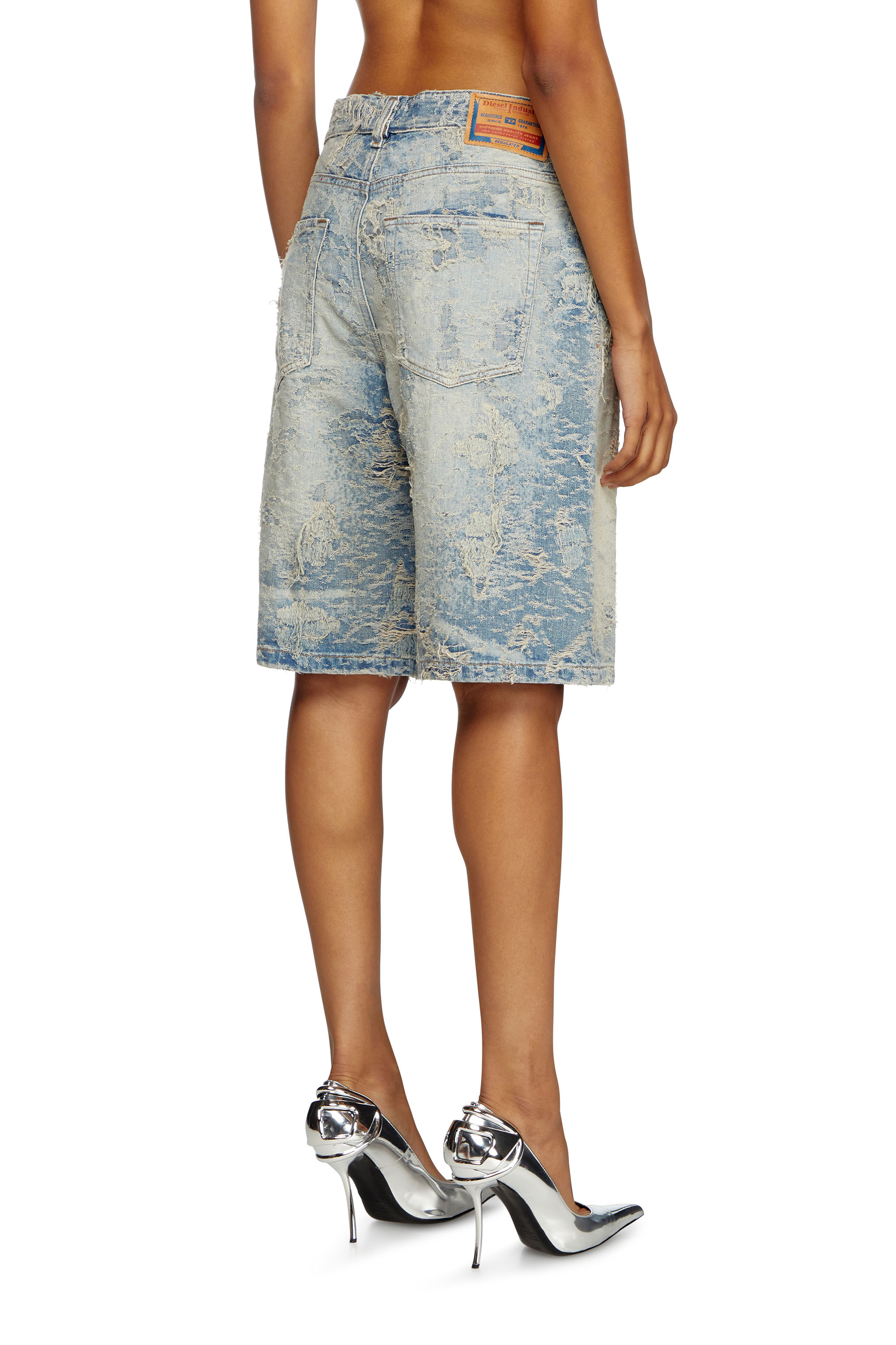 Diesel - DE-SIRE-SHORT-FSF, Damen Shorts aus Jacquard-Denim mit Schmutz-Effekt in Hellblau - 4