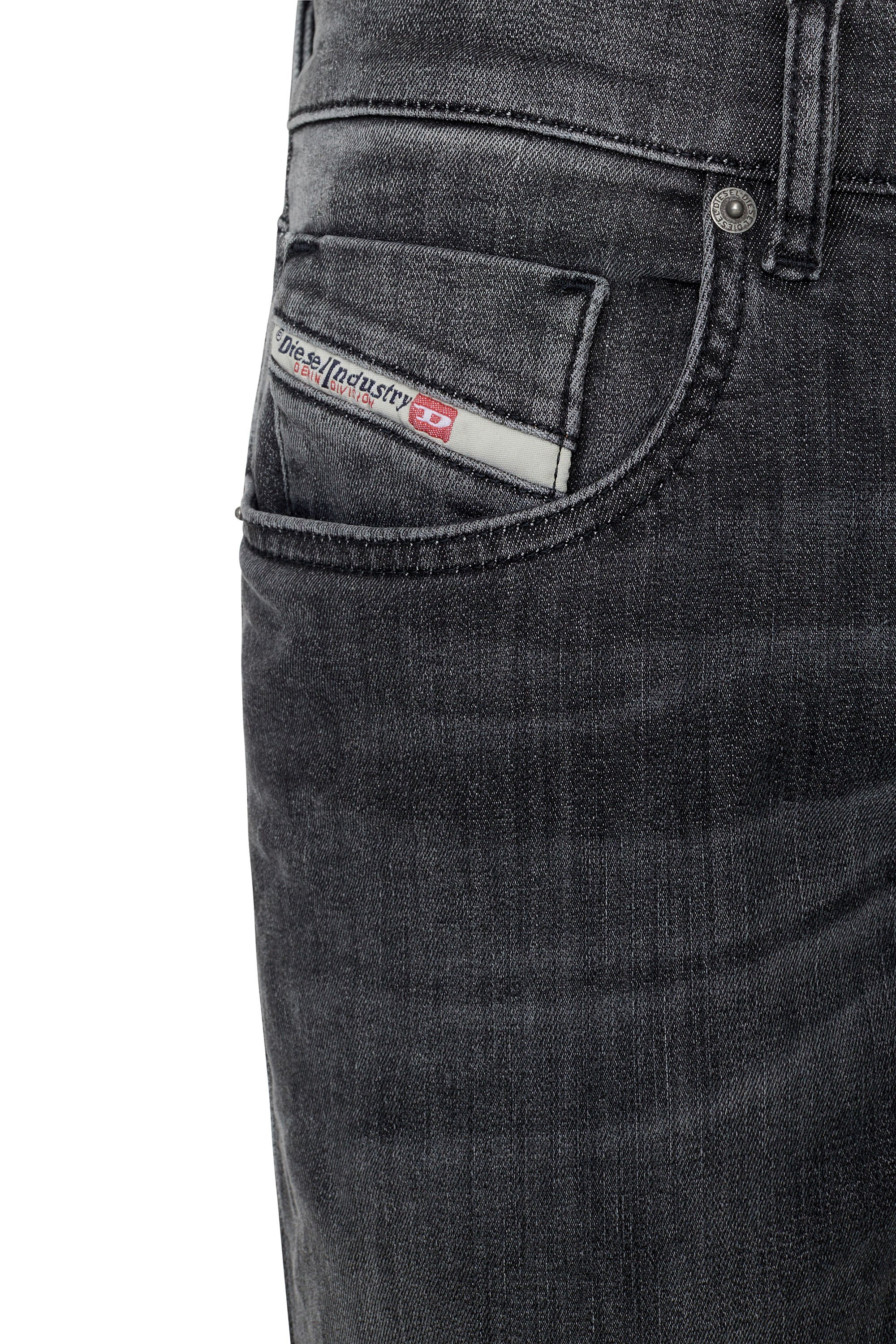 Diesel - D-Strukt JoggJeans® 09D52 Slim, Nero/Grigio scuro - Image 3