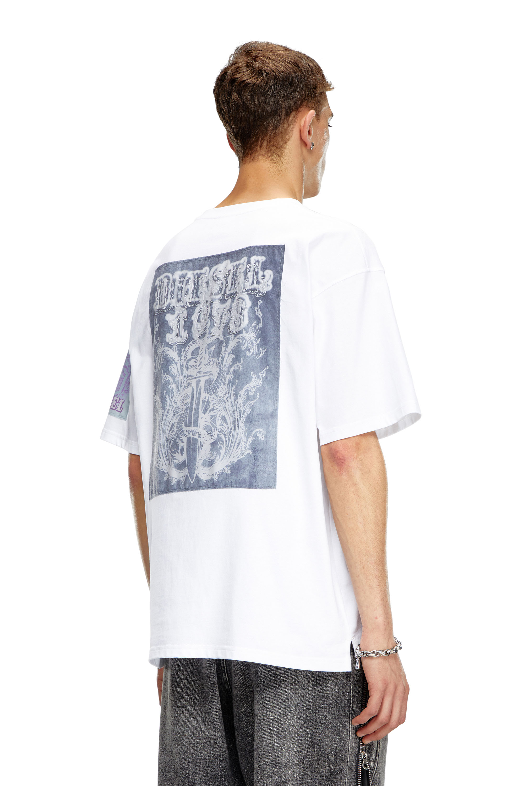 Diesel - T-BOXT-SLITS-Q10, T-shirt avec empiècements imprimés coupés brut Homme in Blanc - 4