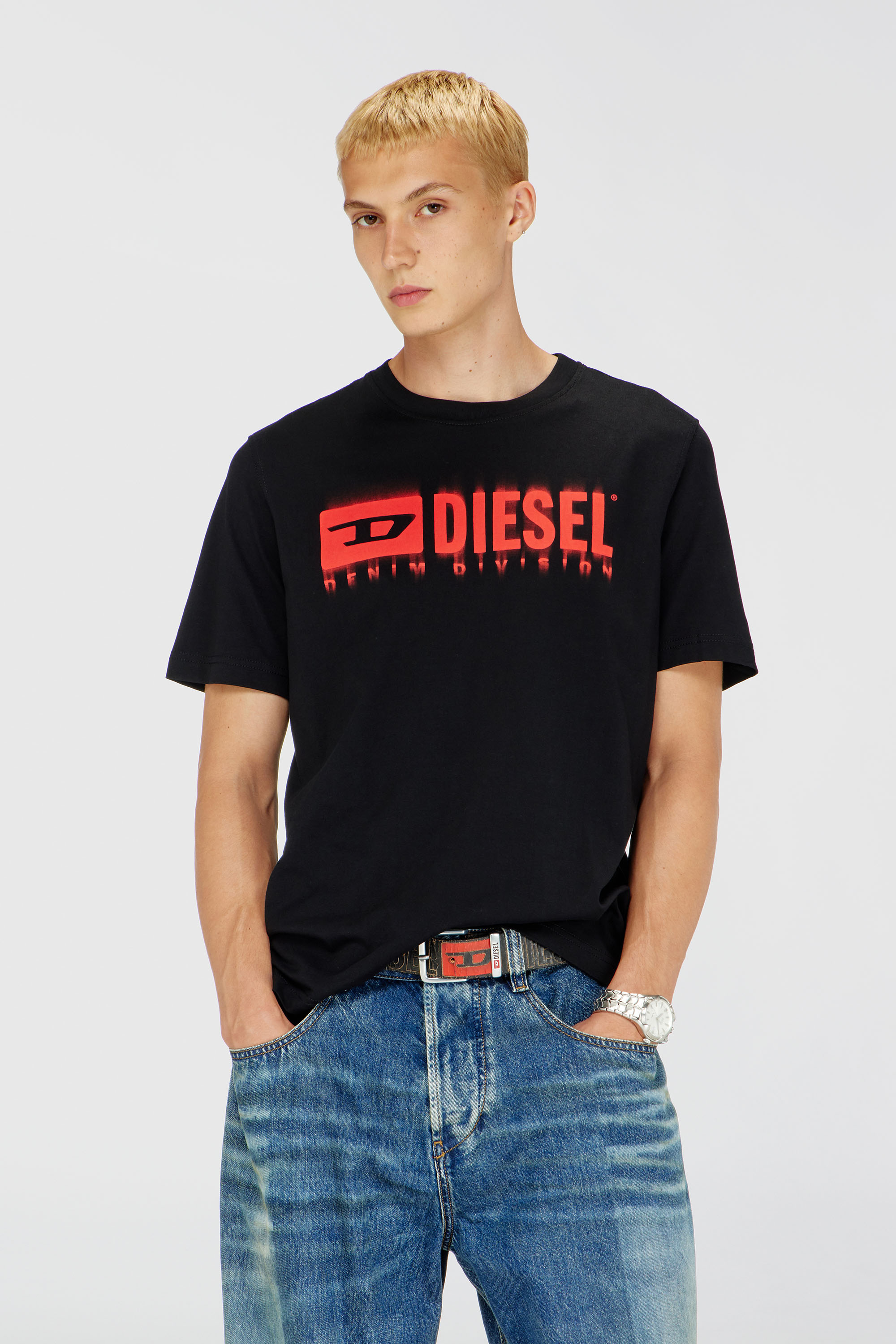Diesel - T-ADJUST-Q7, T-shirt con logo Diesel sfumato Uomo in Nero - 1