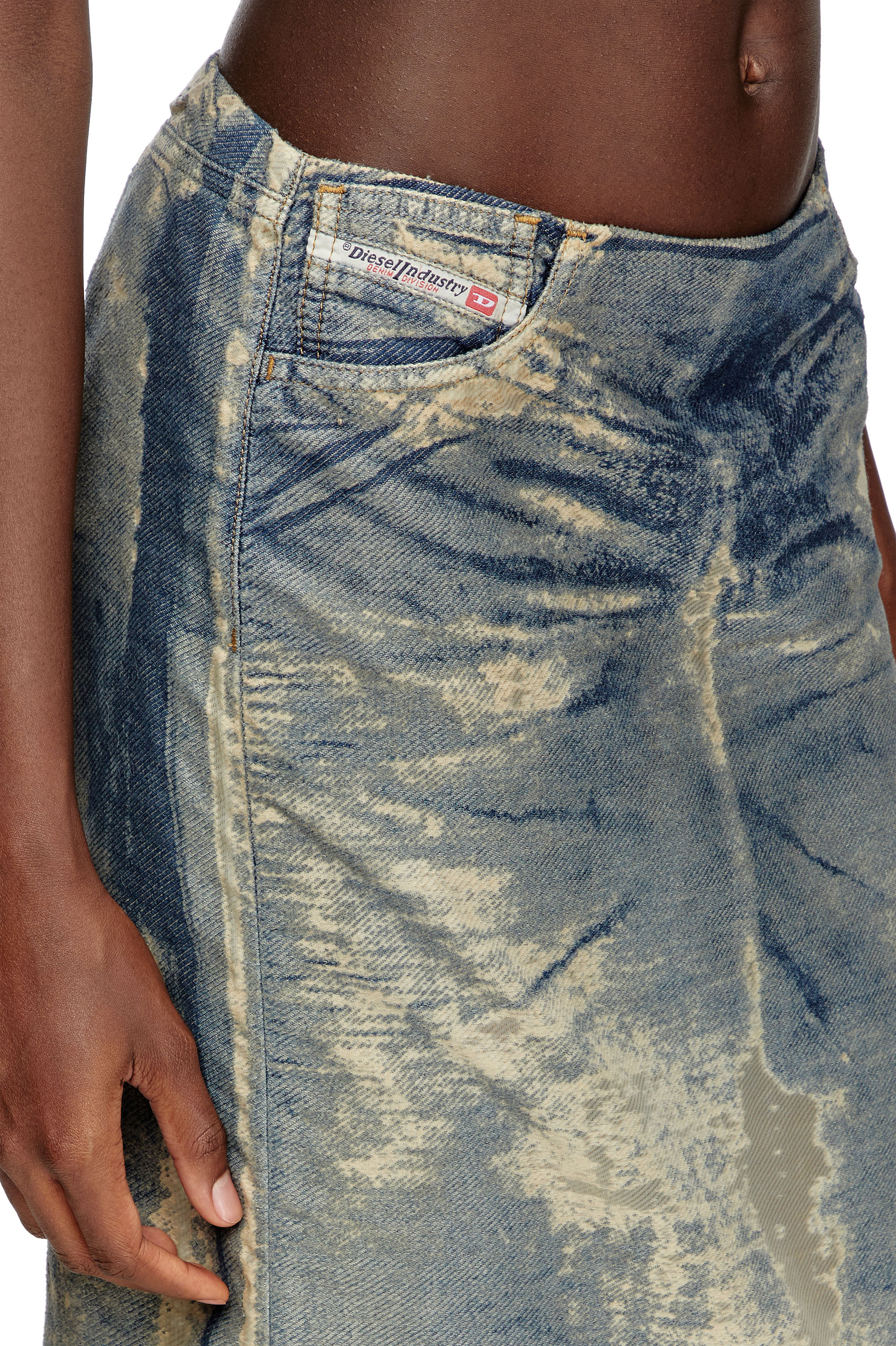 Diesel - DE-PRA-FSF, Jupe midi en denim flottant effet d&eacute;vor&eacute; Femme in Bleu - 5